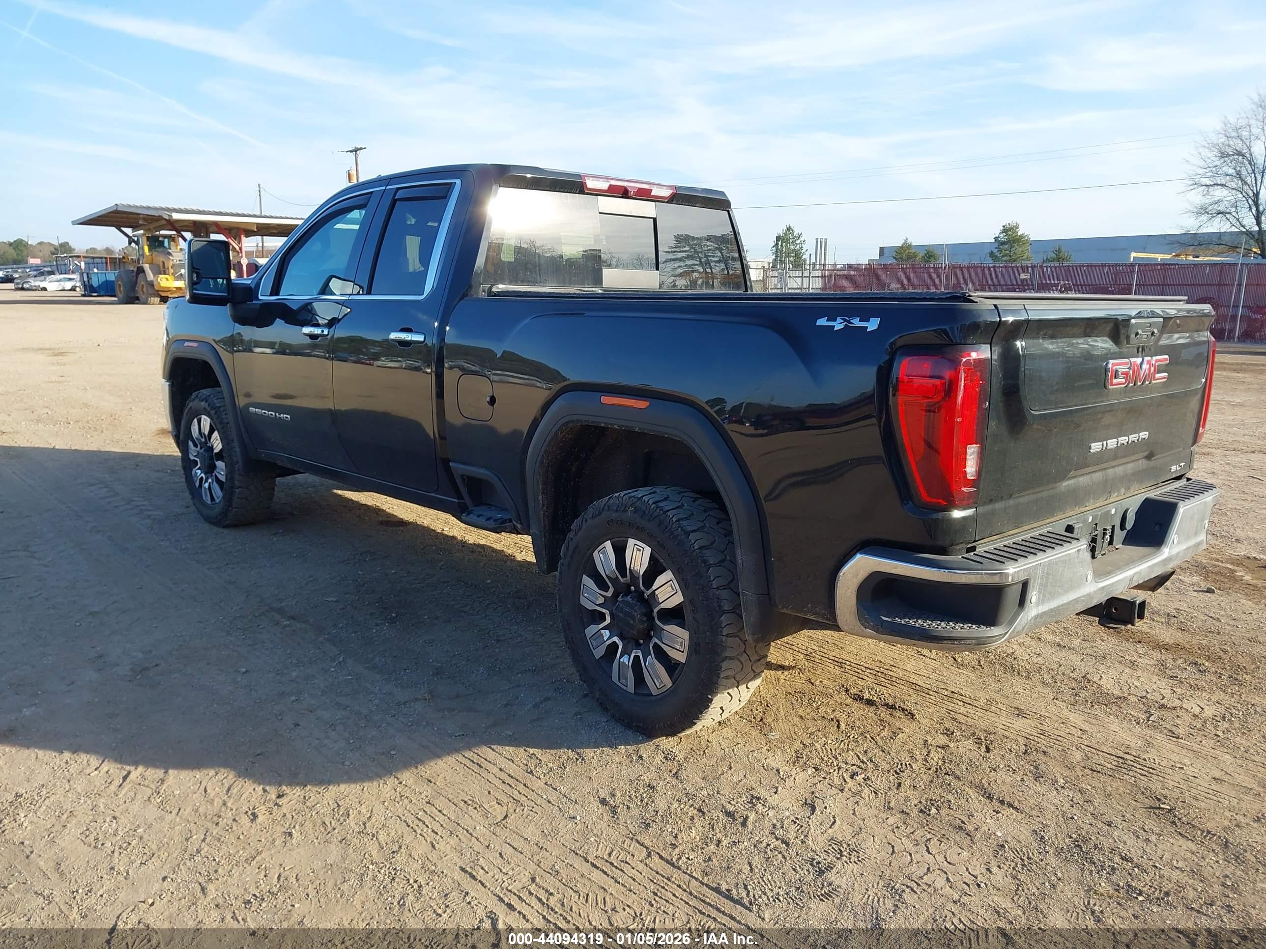 GMC SIERRA image 3