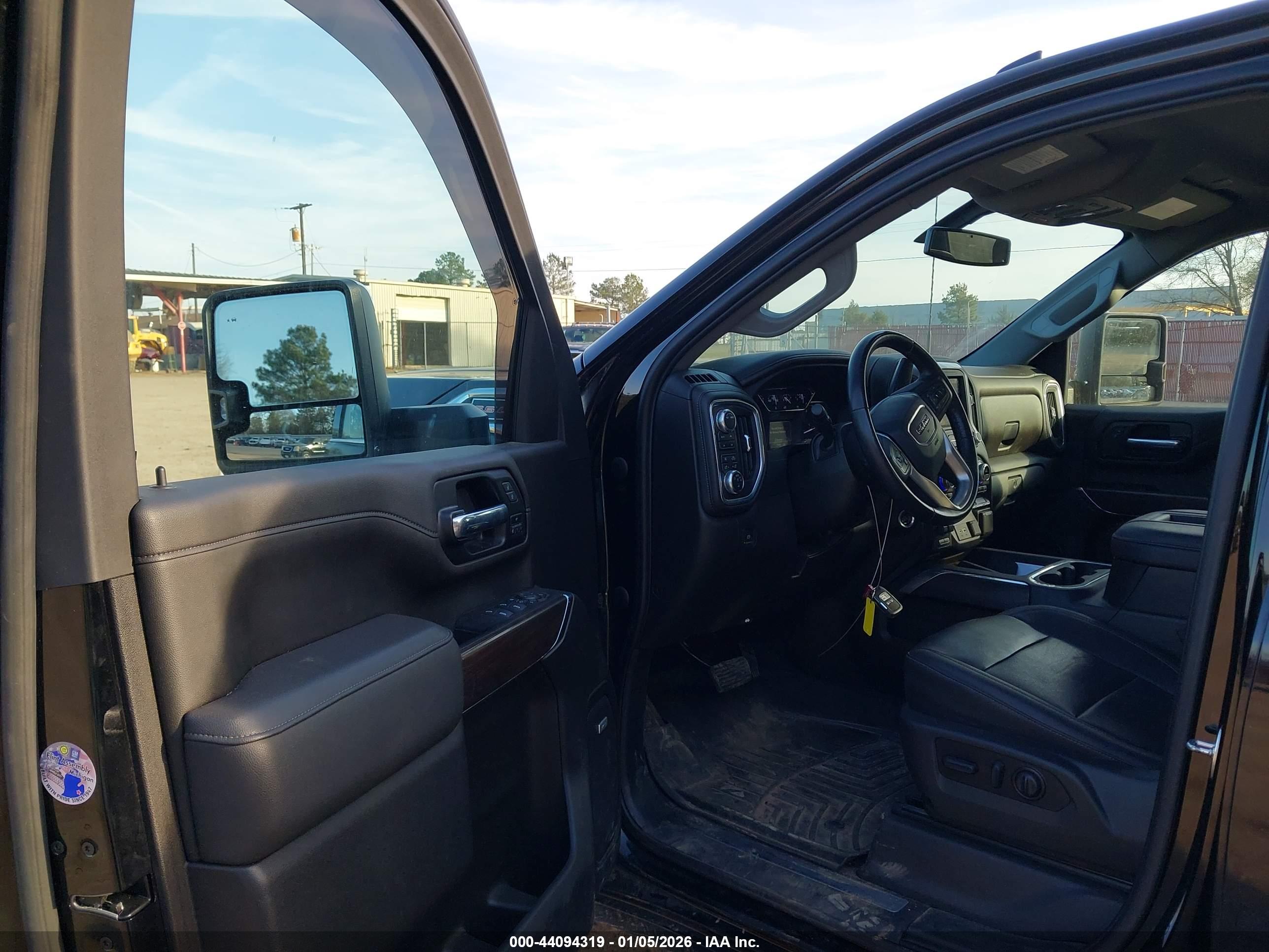GMC SIERRA image 7