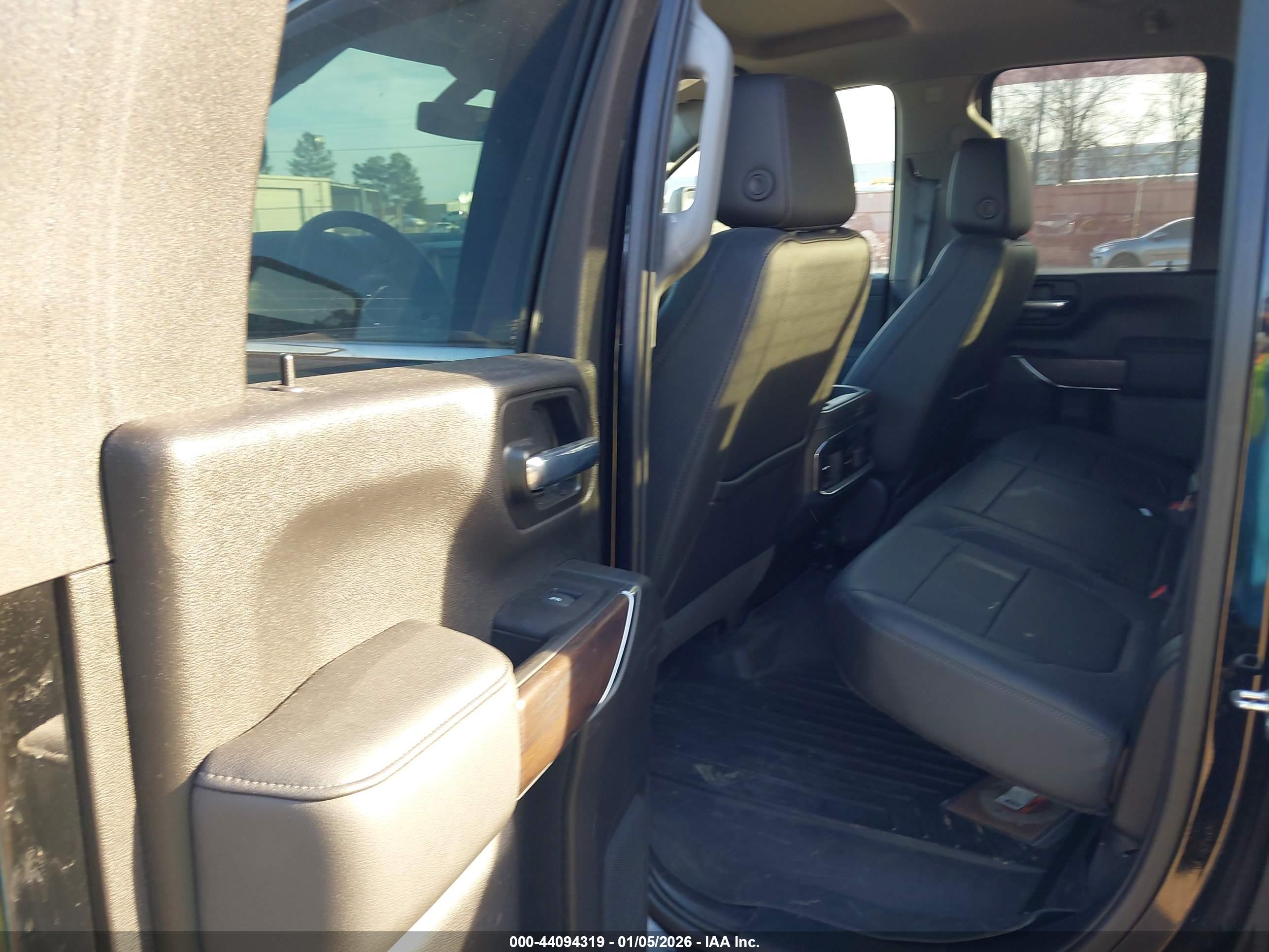 GMC SIERRA image 8