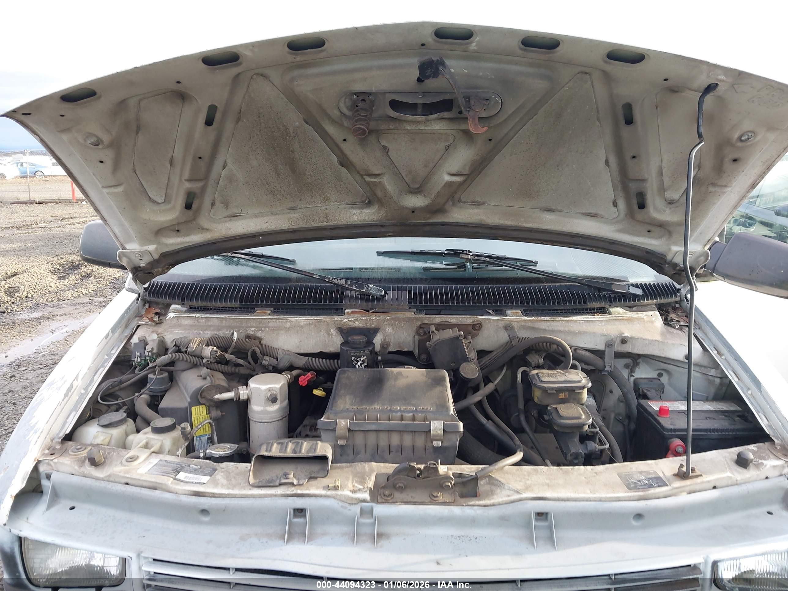 GMC SAFARI image 10