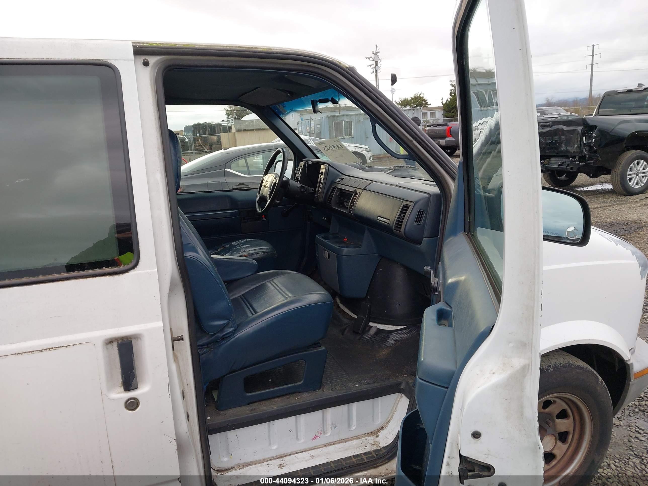 GMC SAFARI image 5