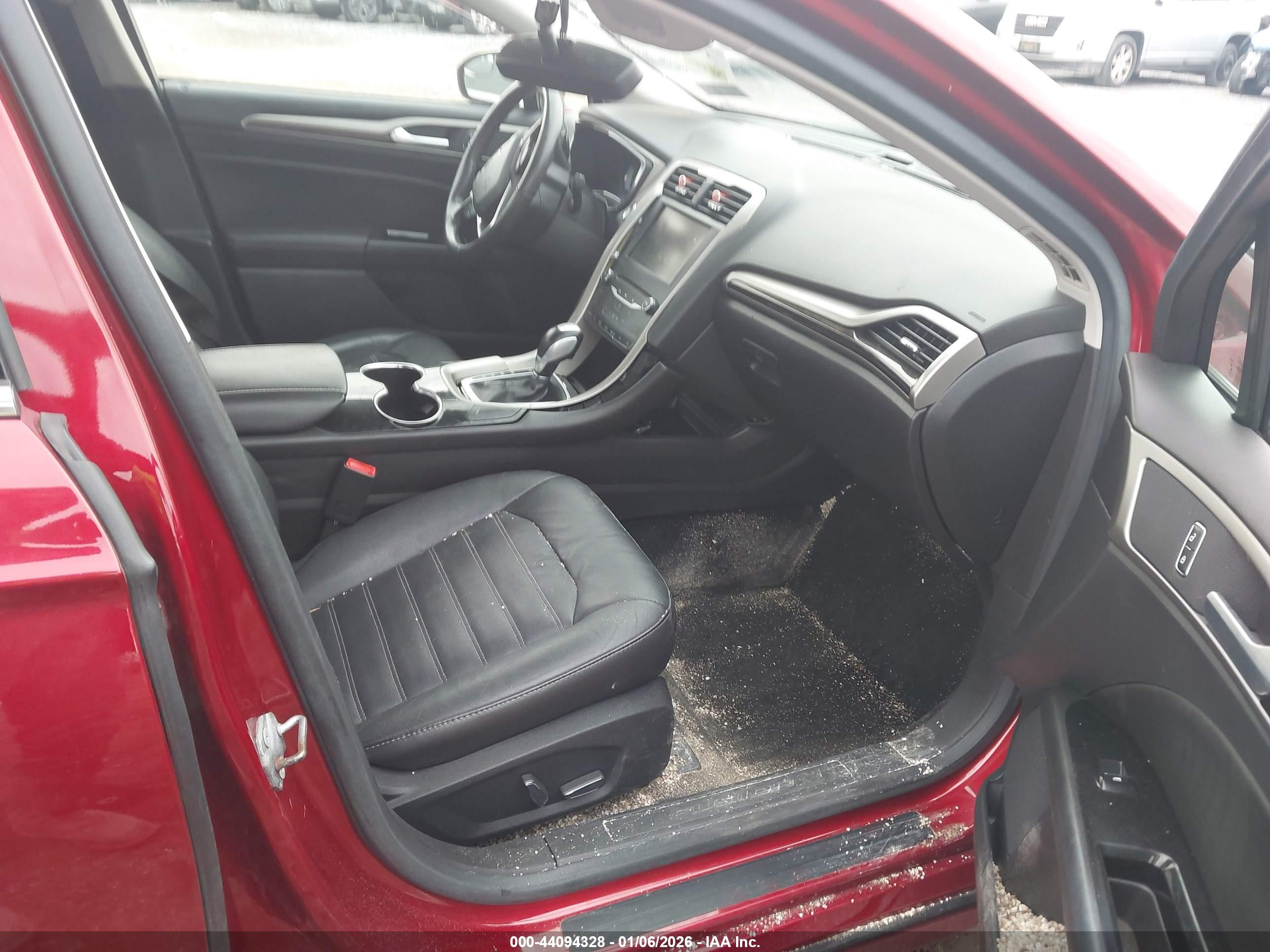 FORD FUSION image 5