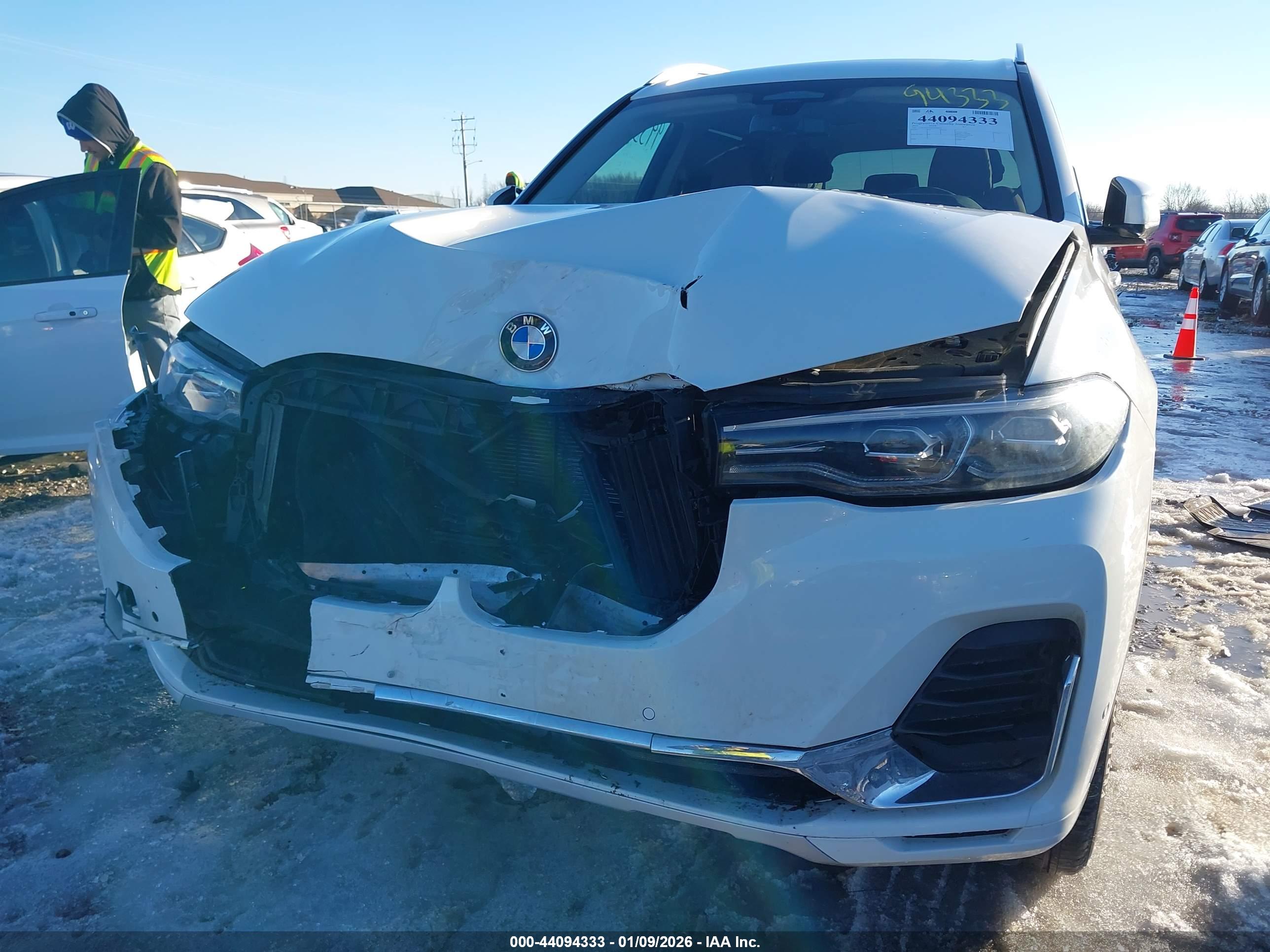 BMW X7 image 6