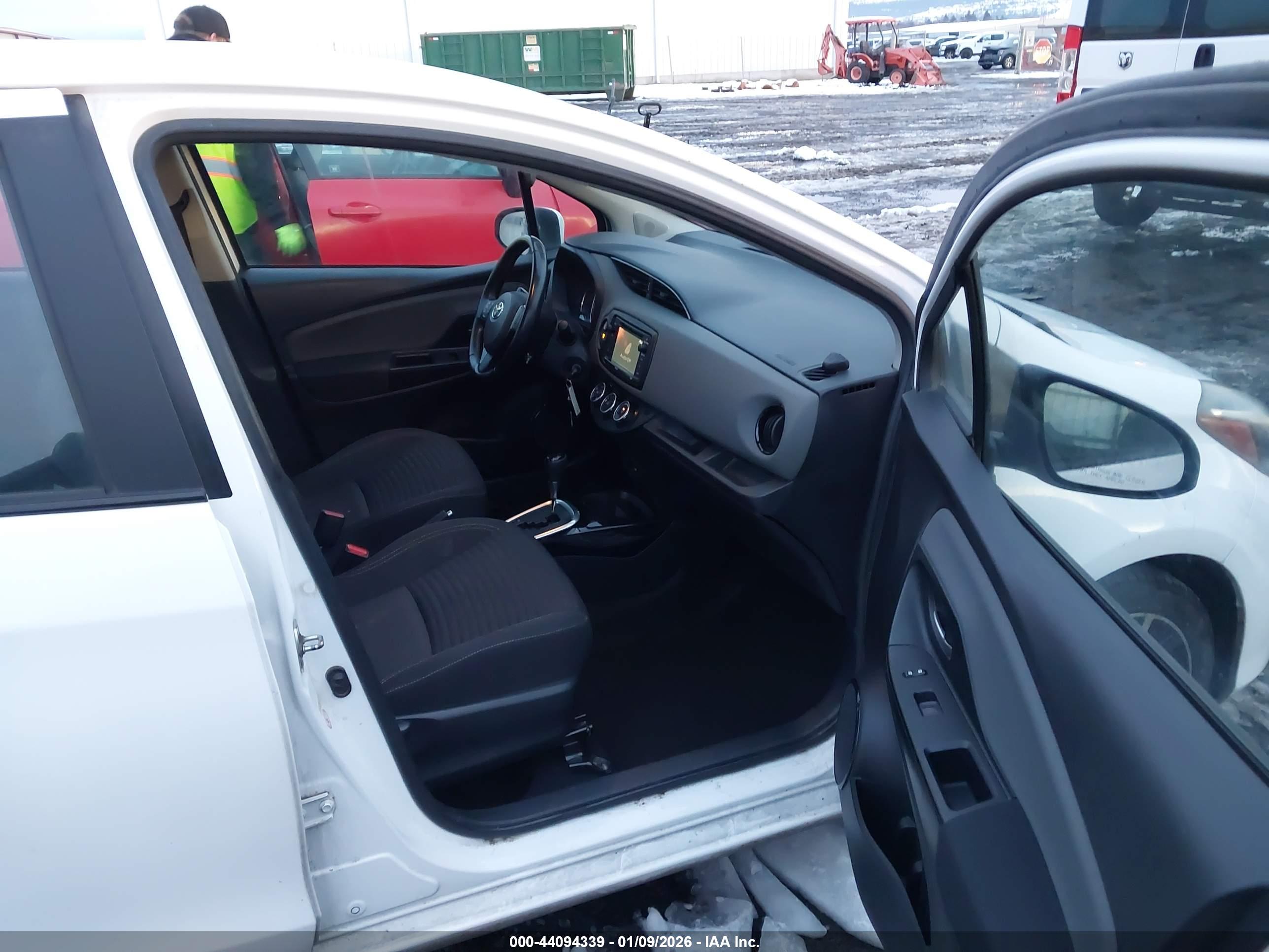 TOYOTA YARIS image 5