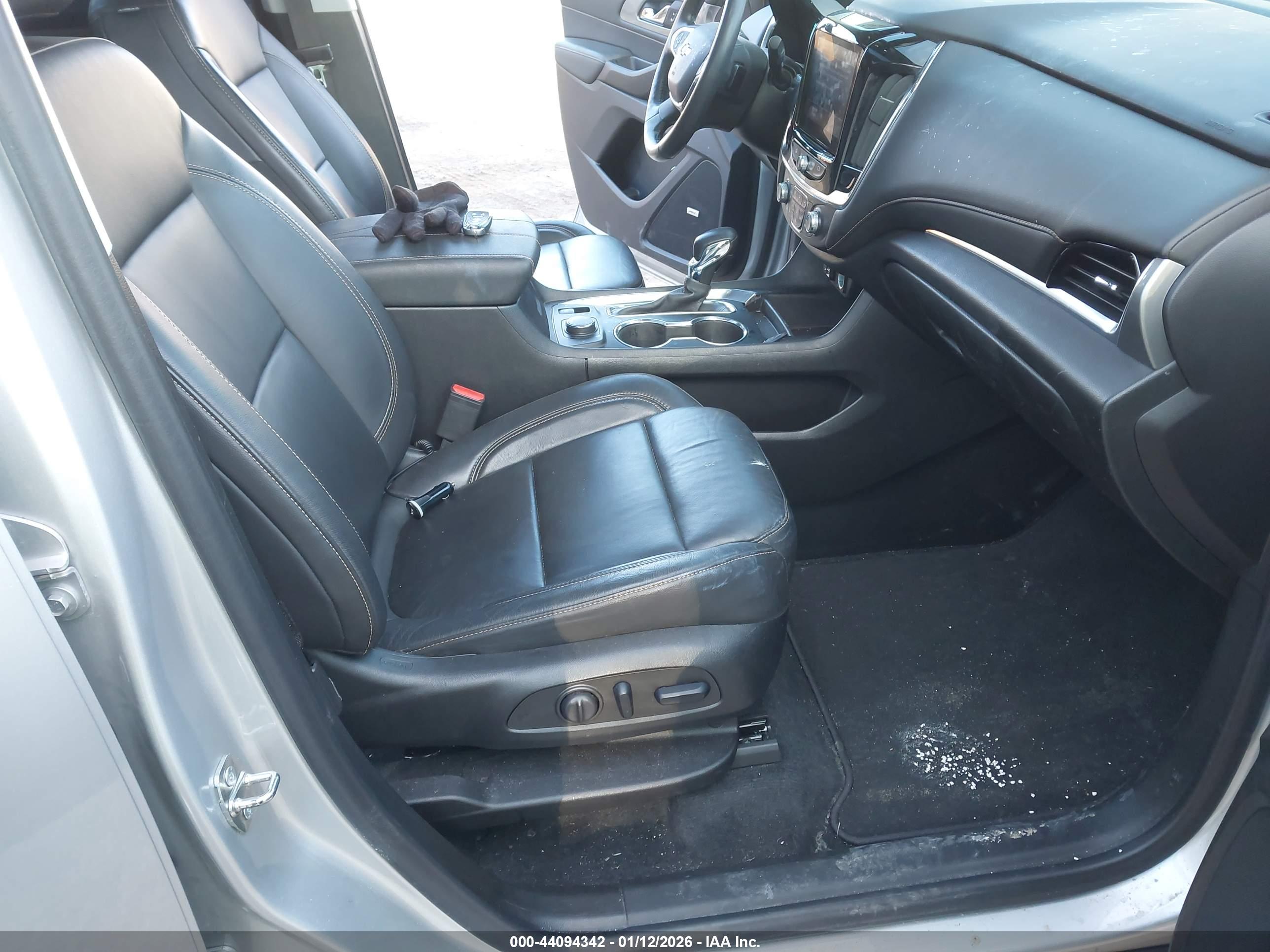 CHEVROLET TRAVERSE image 5