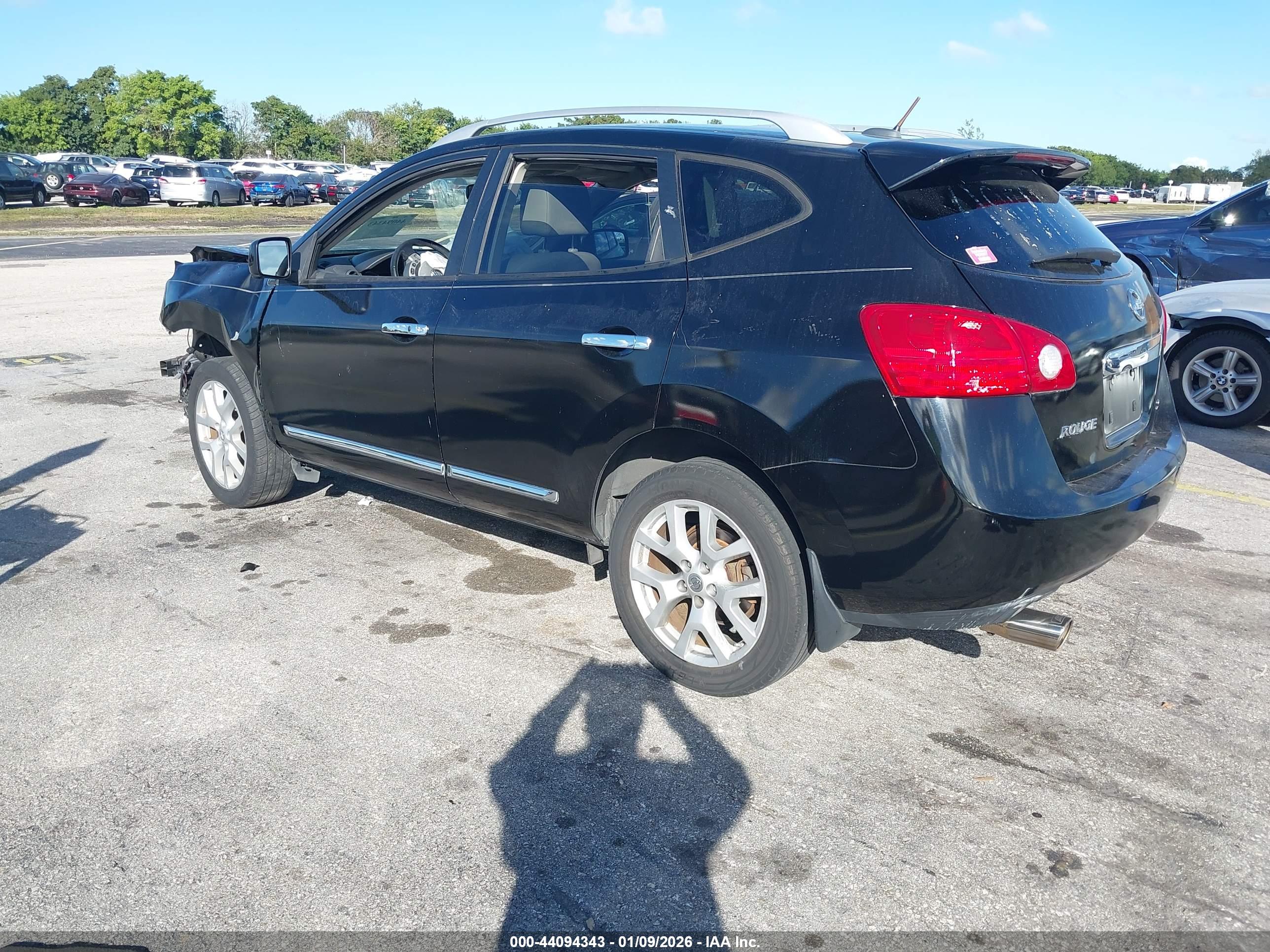 NISSAN ROGUE image 3
