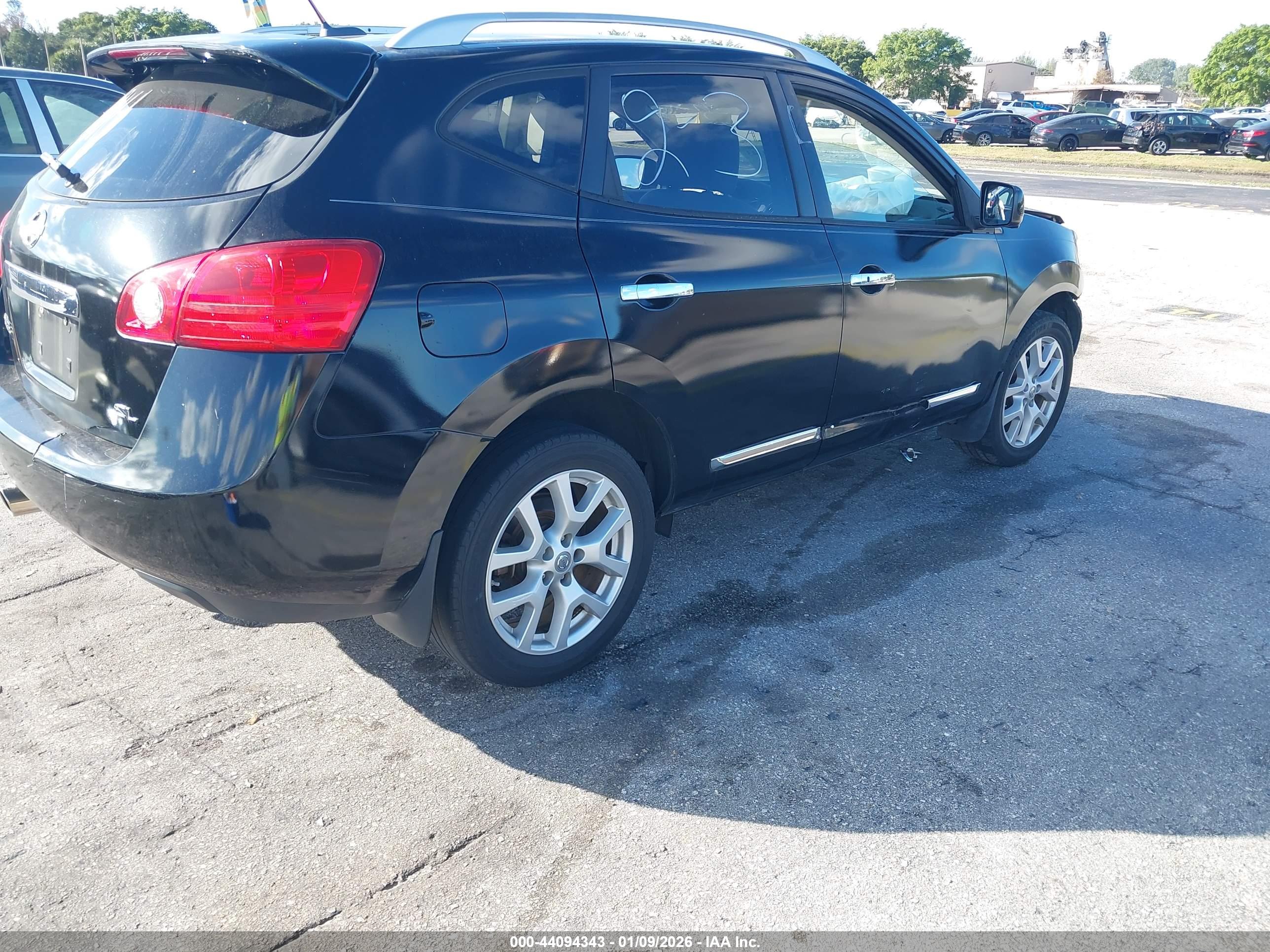 NISSAN ROGUE image 4