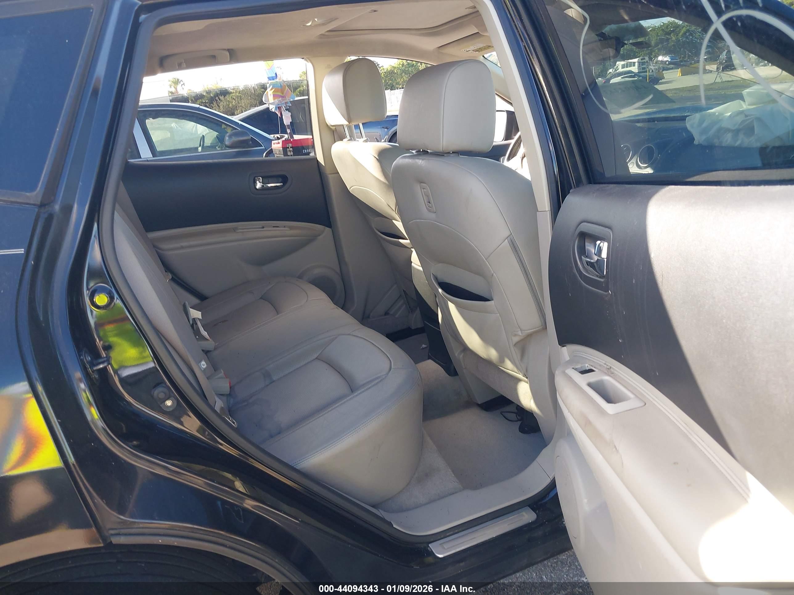 NISSAN ROGUE image 8