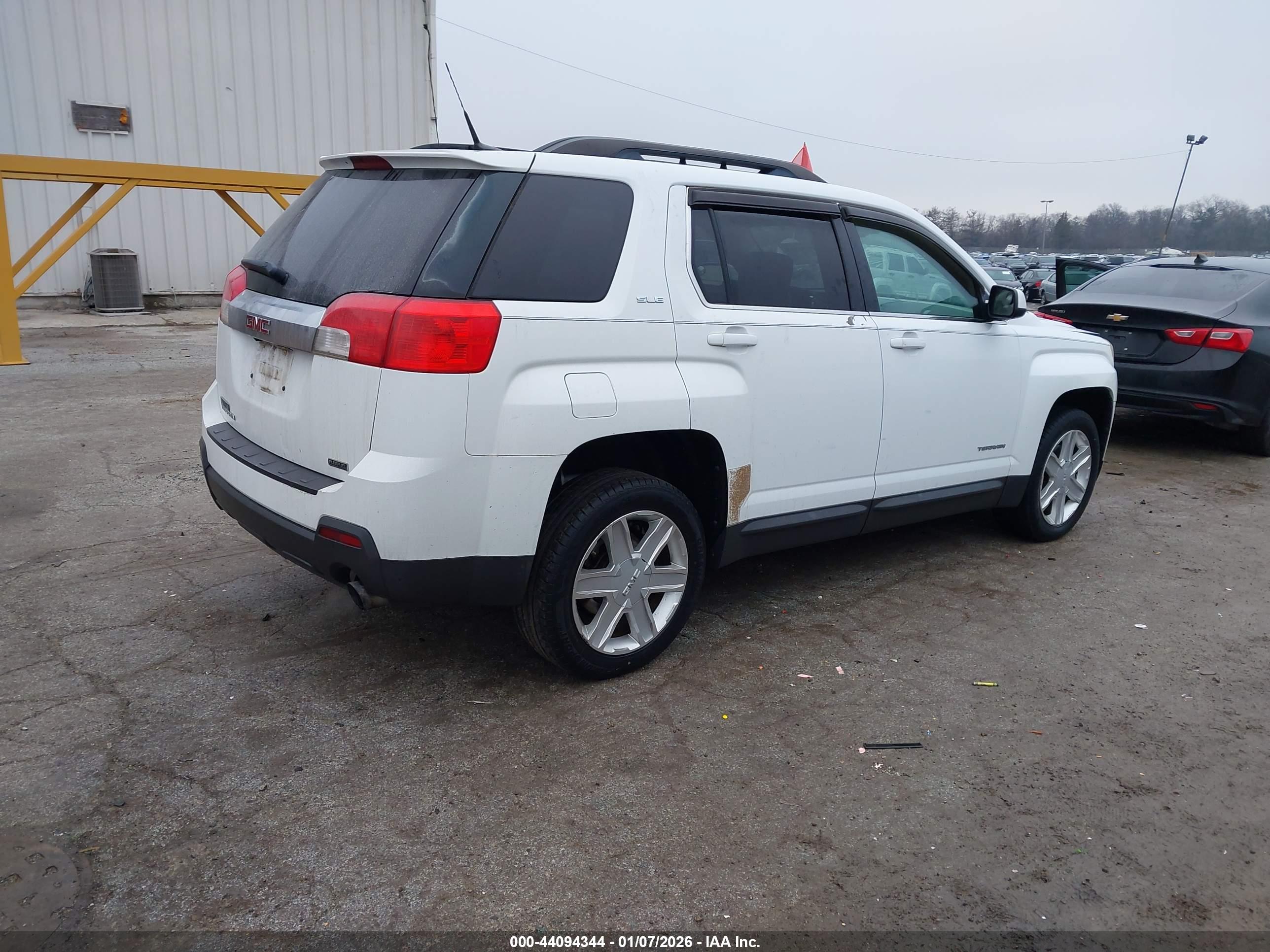 GMC TERRAIN image 4