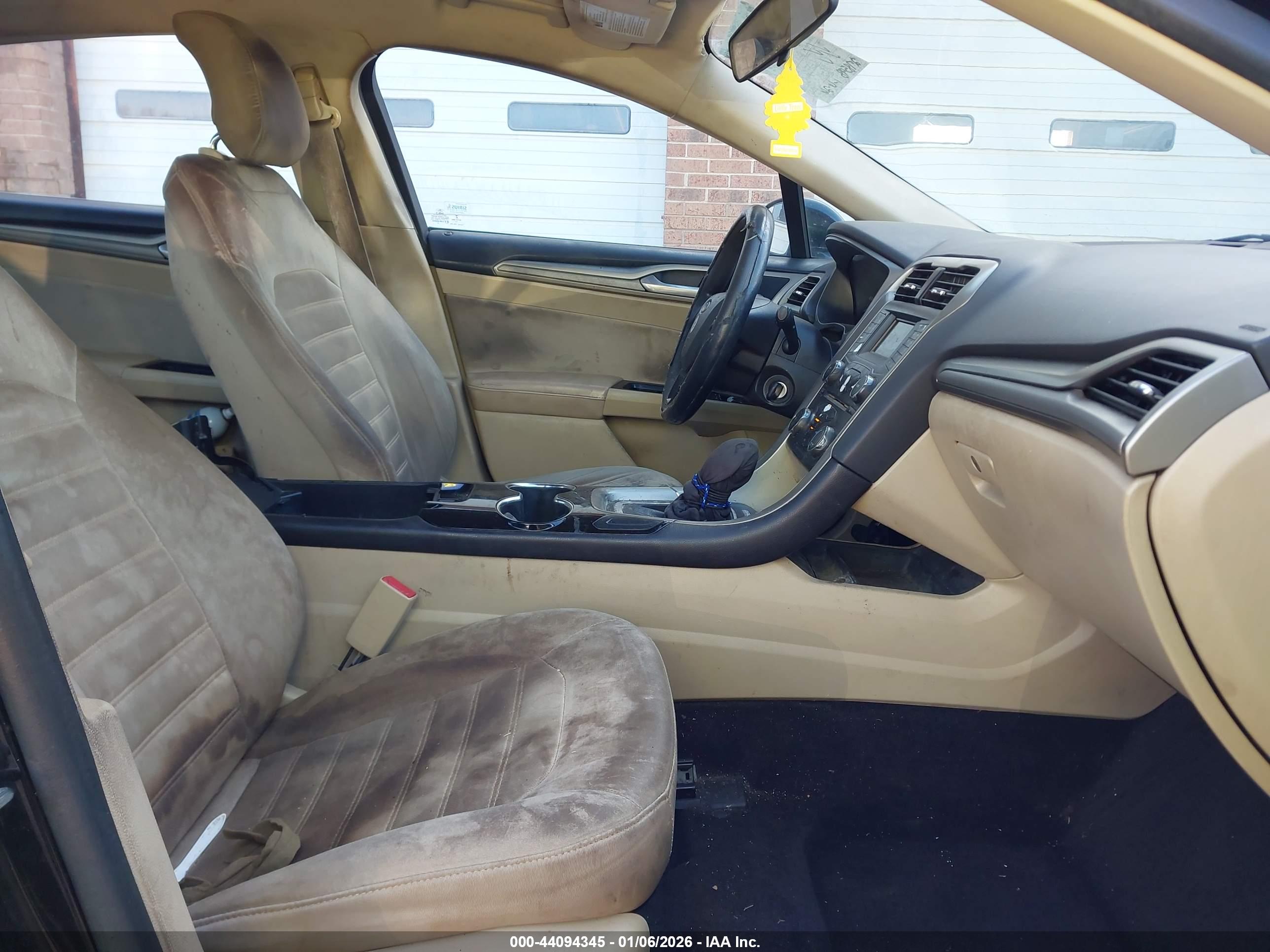 FORD FUSION image 5