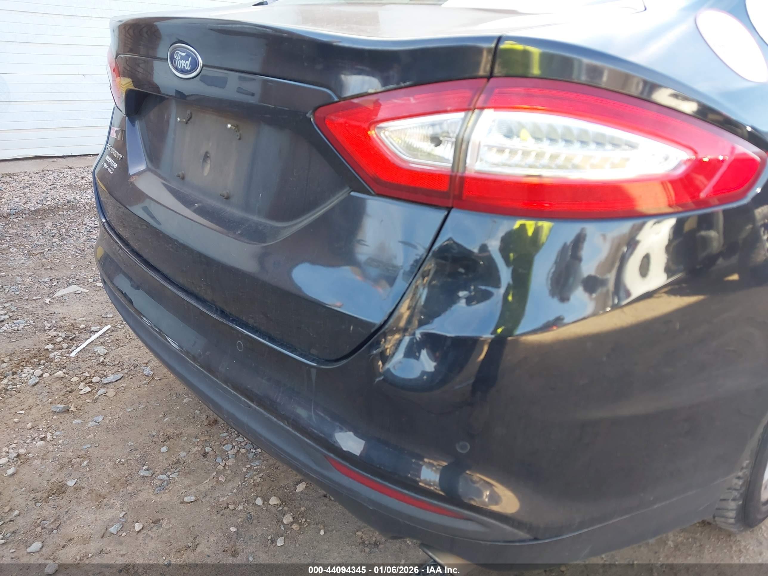 FORD FUSION image 6