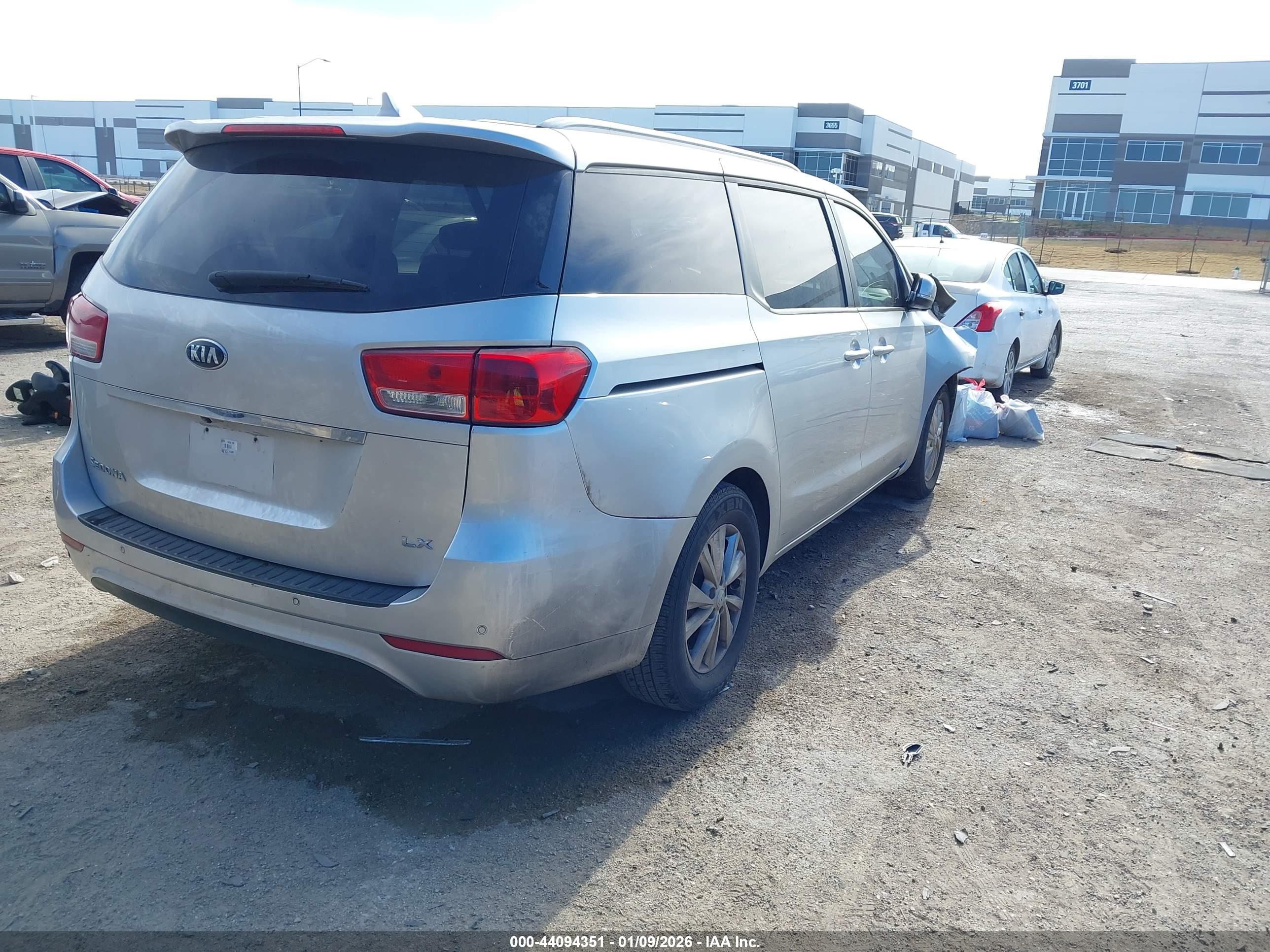 KIA SEDONA image 4