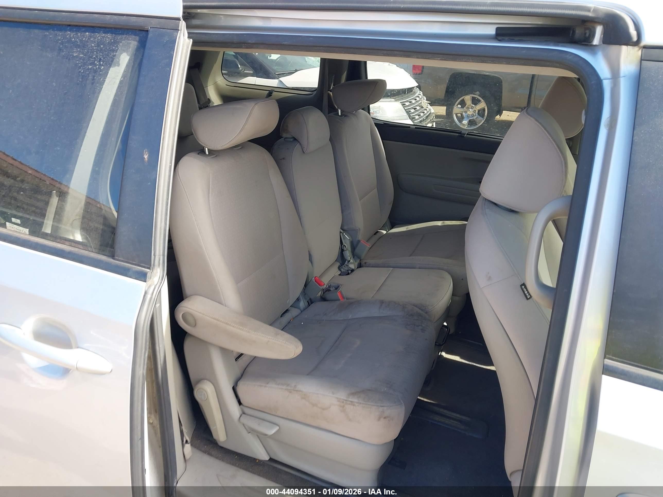 KIA SEDONA image 8