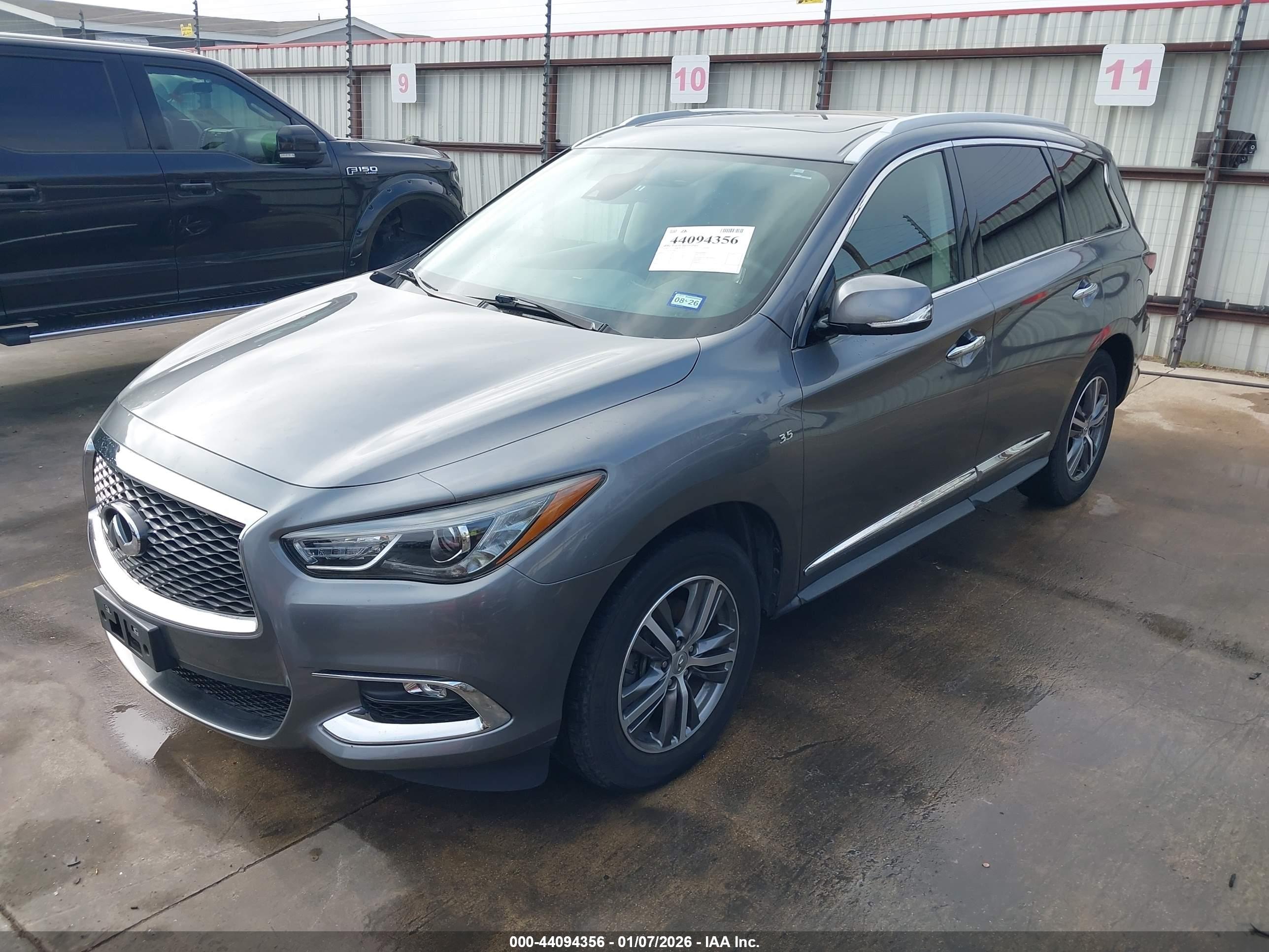 INFINITI QX60 image 2
