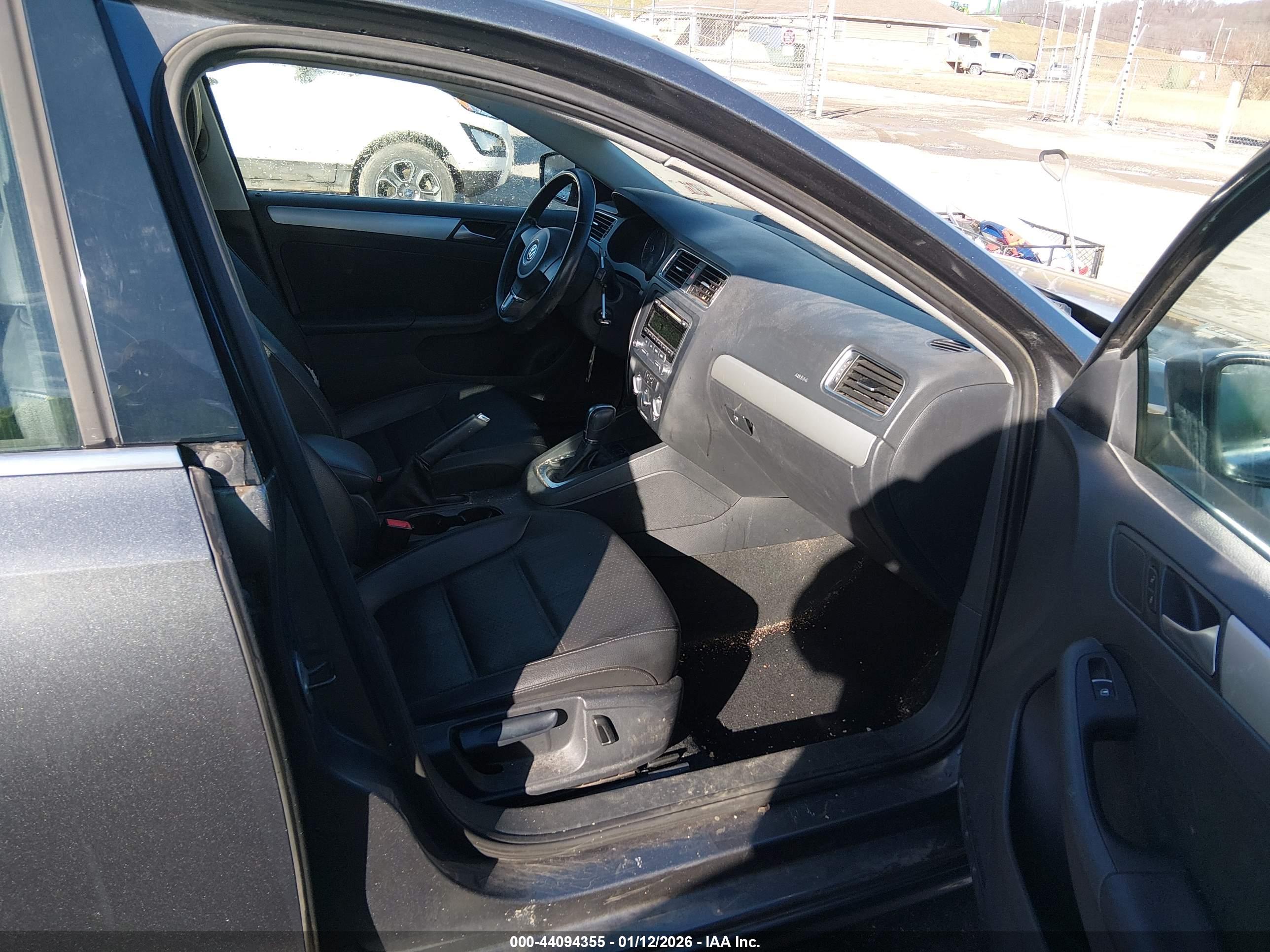 VOLKSWAGEN JETTA image 5