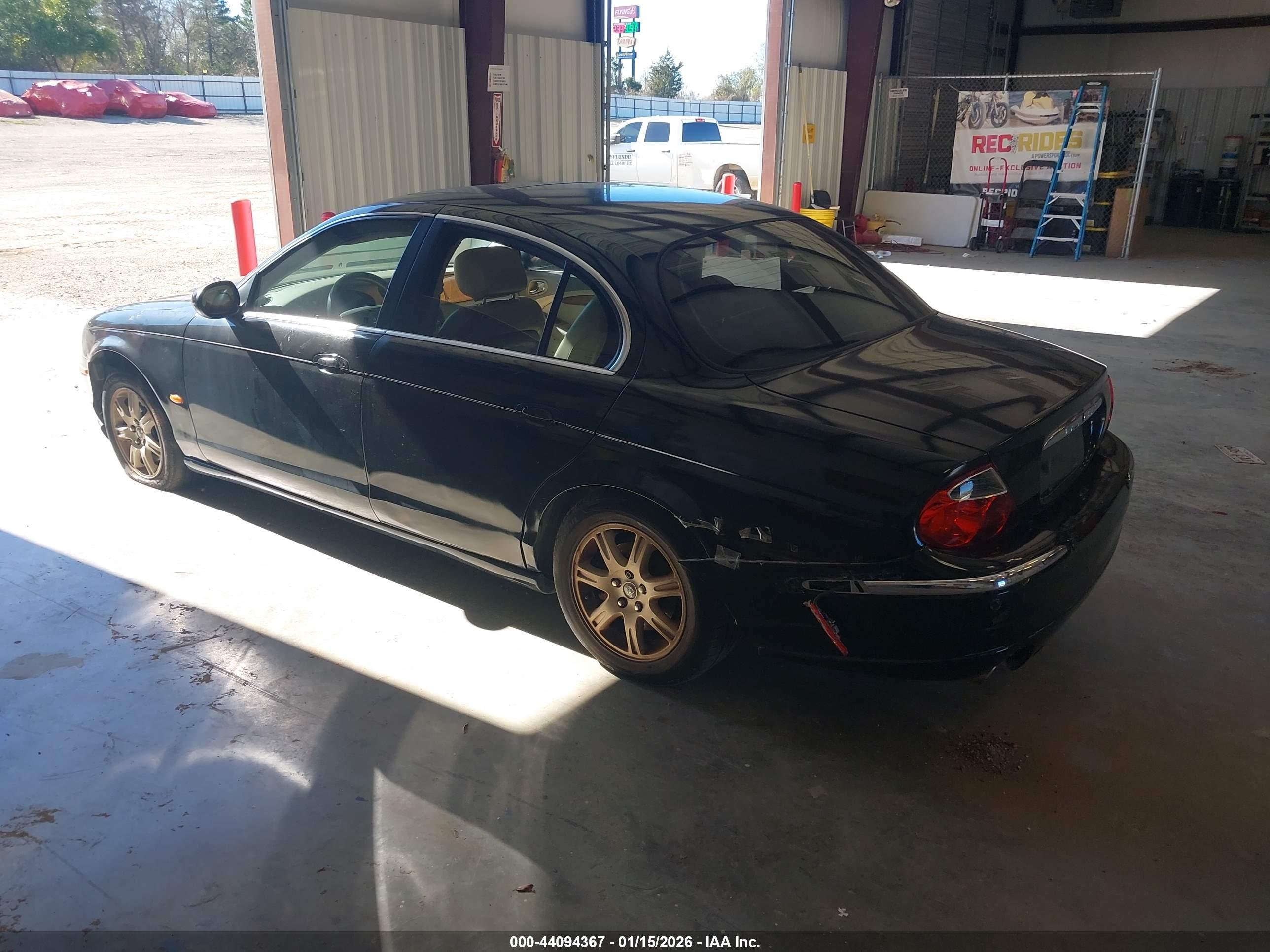 JAGUAR S-TYPE image 3