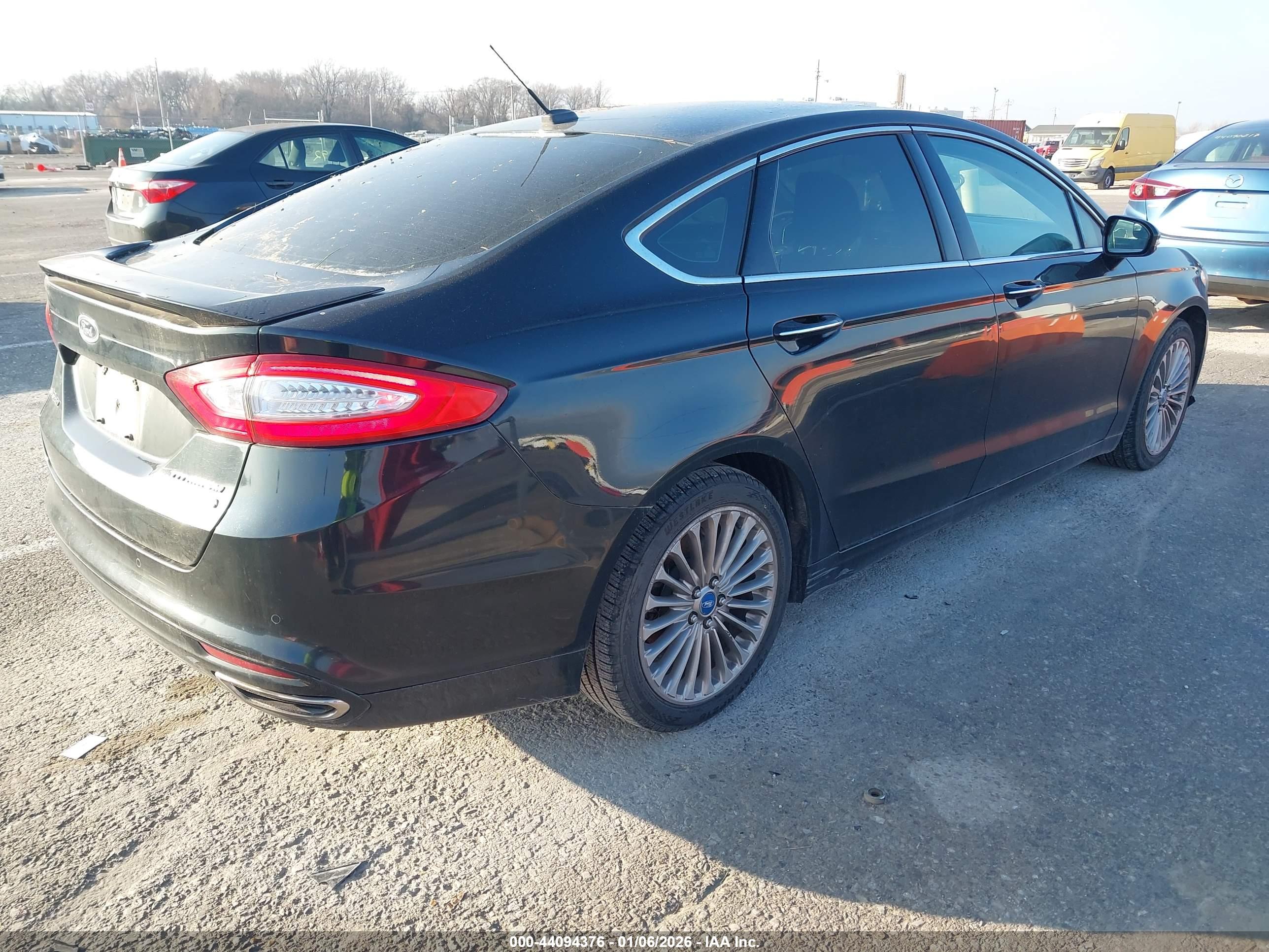 FORD FUSION image 4