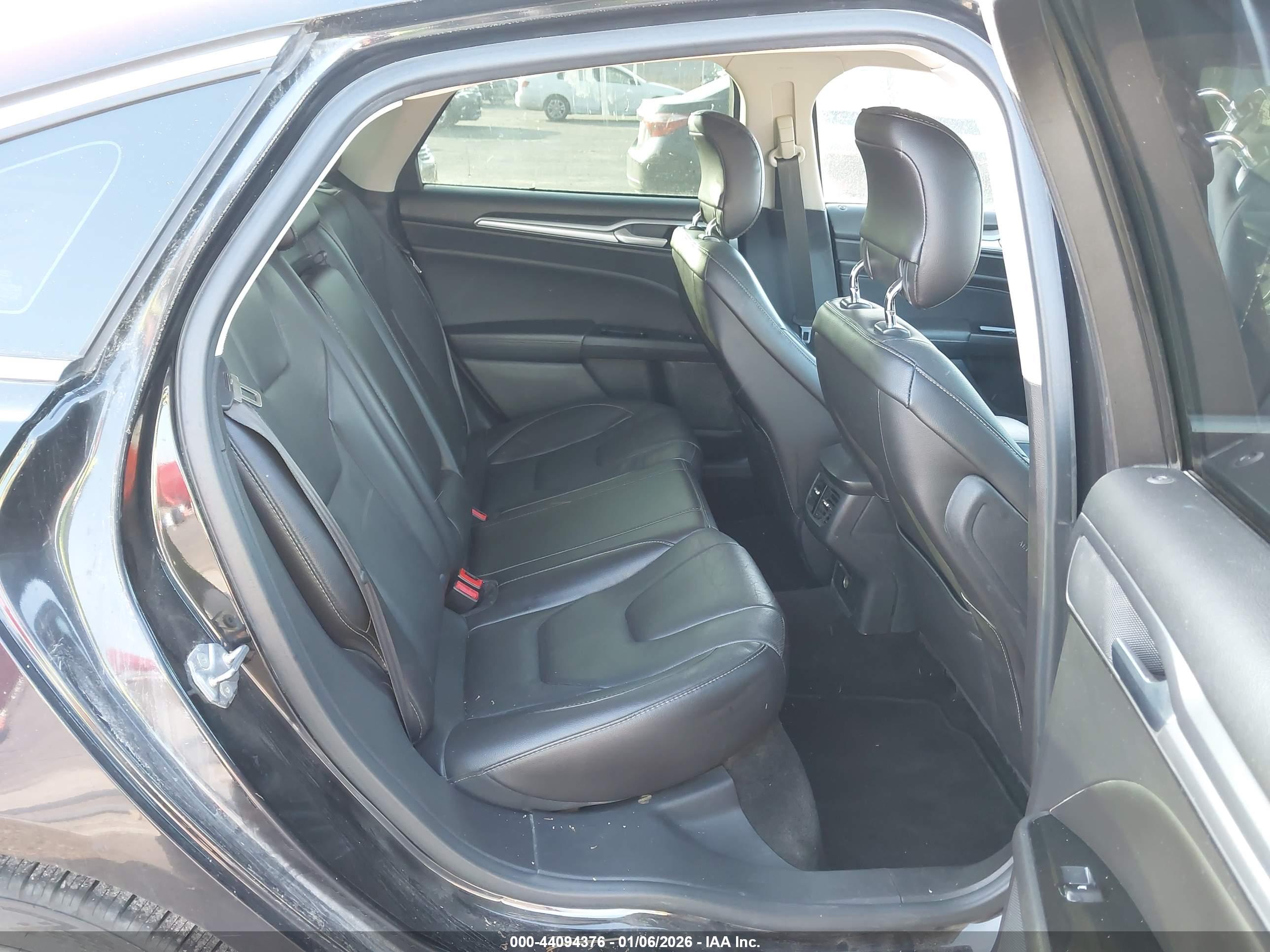 FORD FUSION image 8
