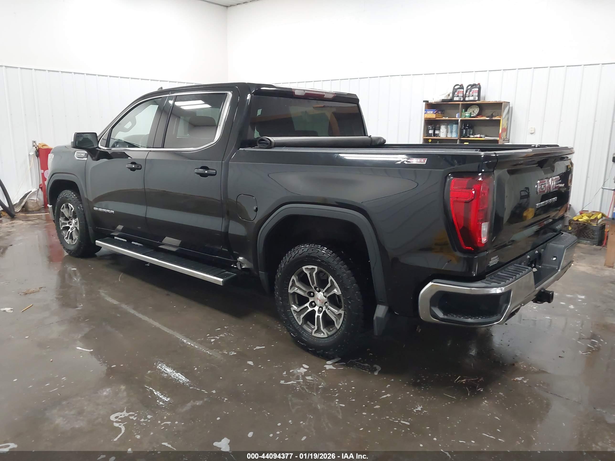 GMC SIERRA image 3