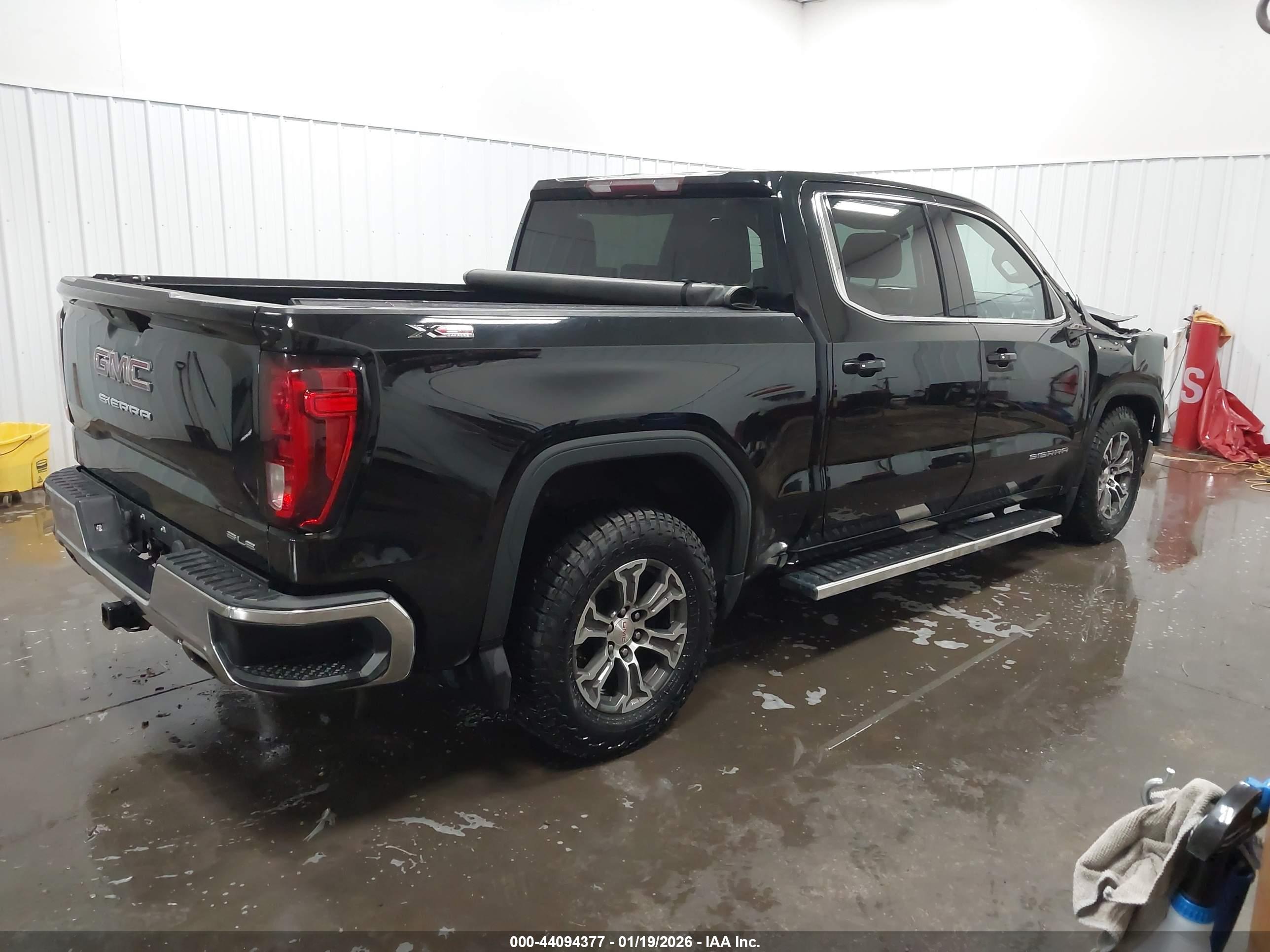 GMC SIERRA image 4