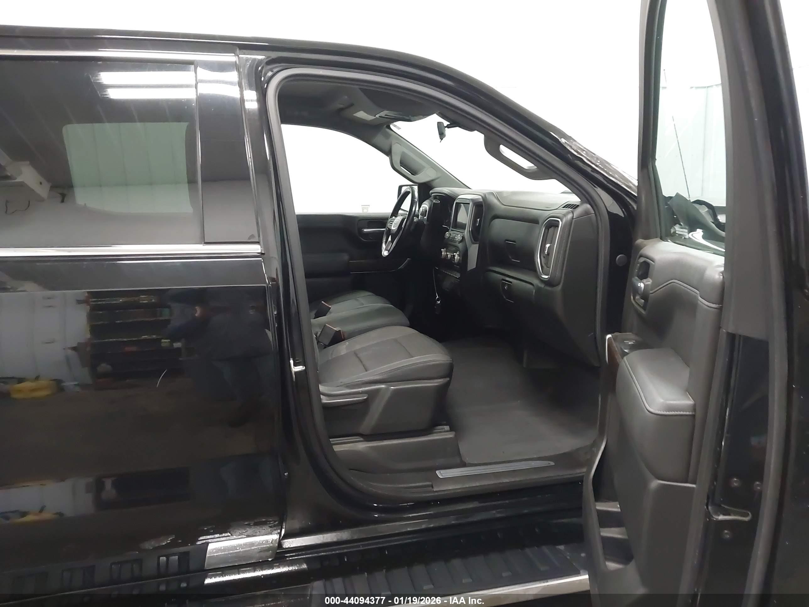 GMC SIERRA image 5
