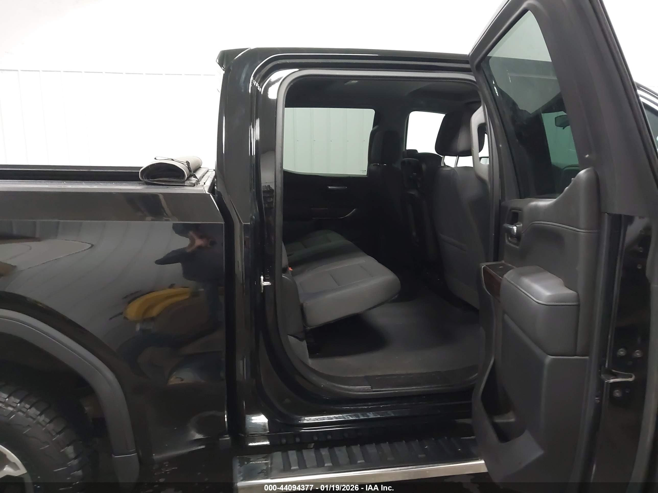 GMC SIERRA image 8
