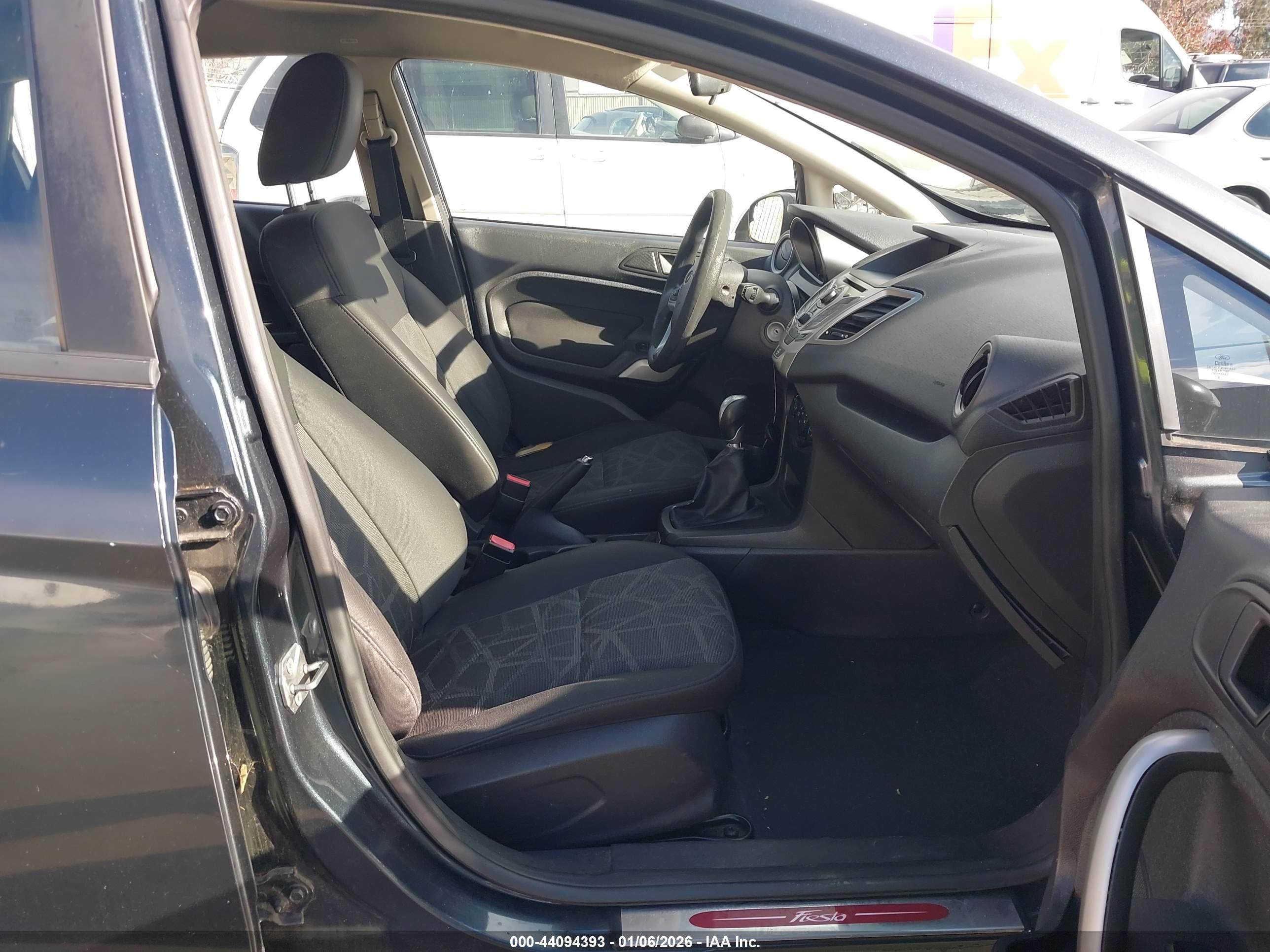 FORD FIESTA image 5