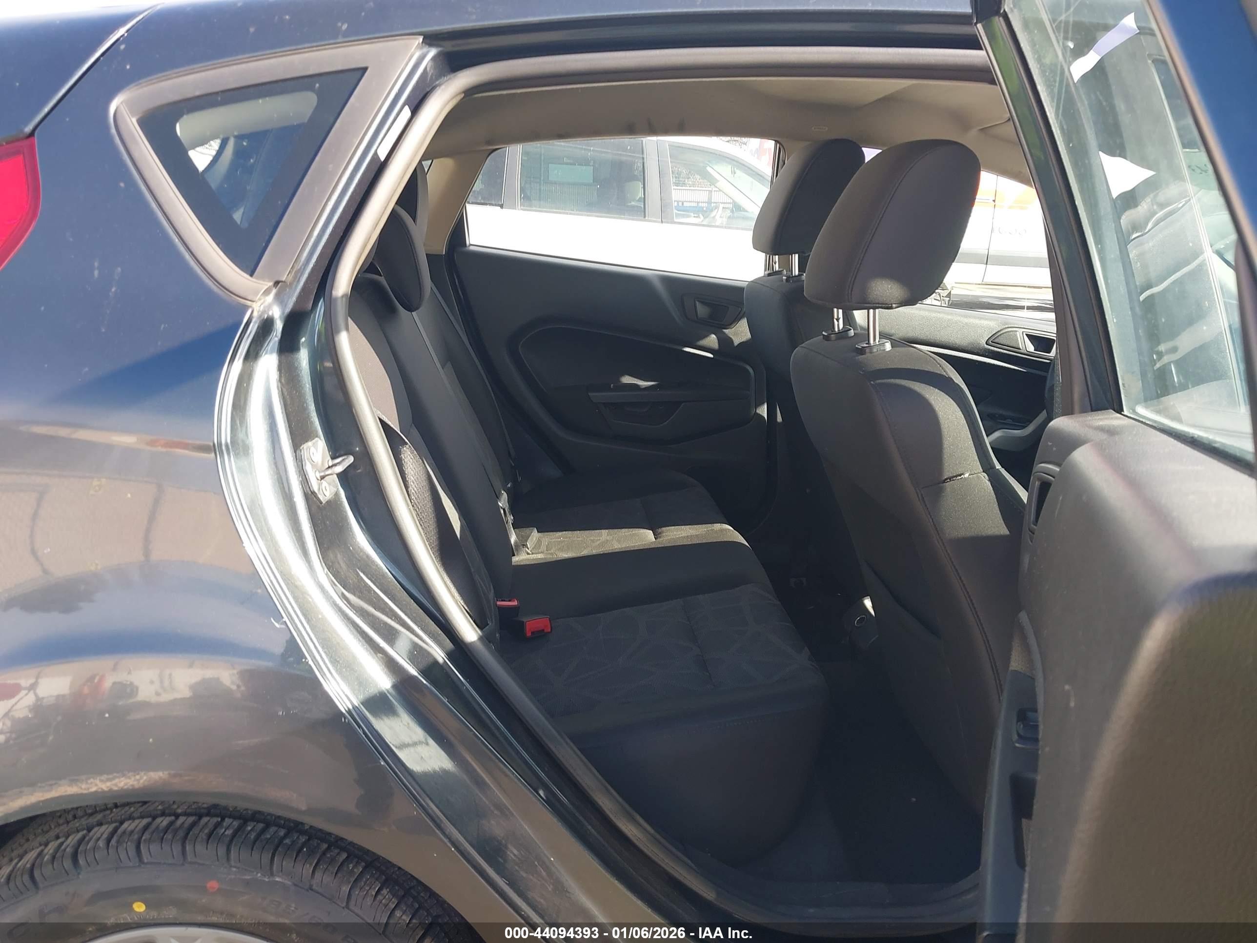 FORD FIESTA image 8