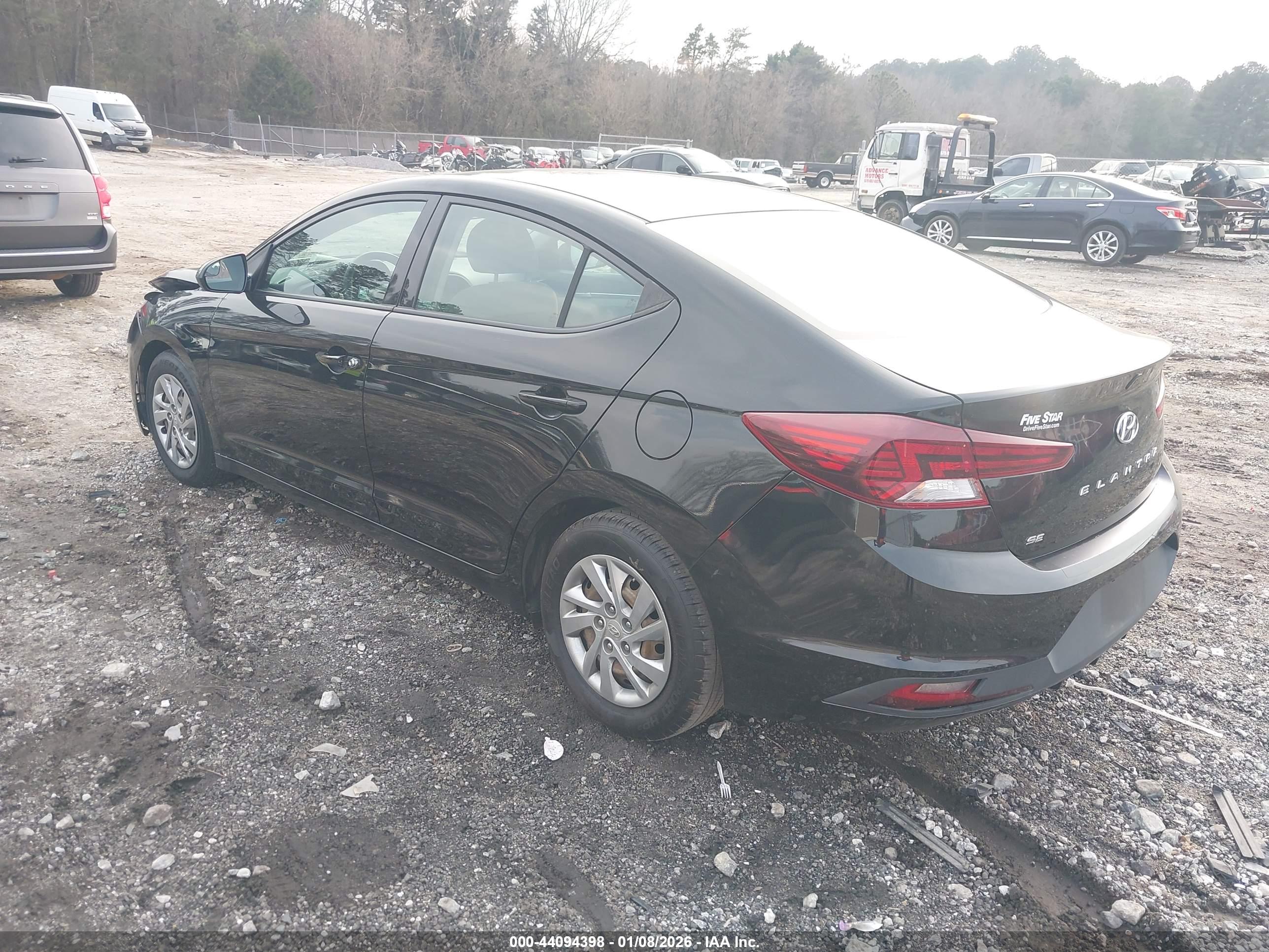 HYUNDAI ELANTRA image 3