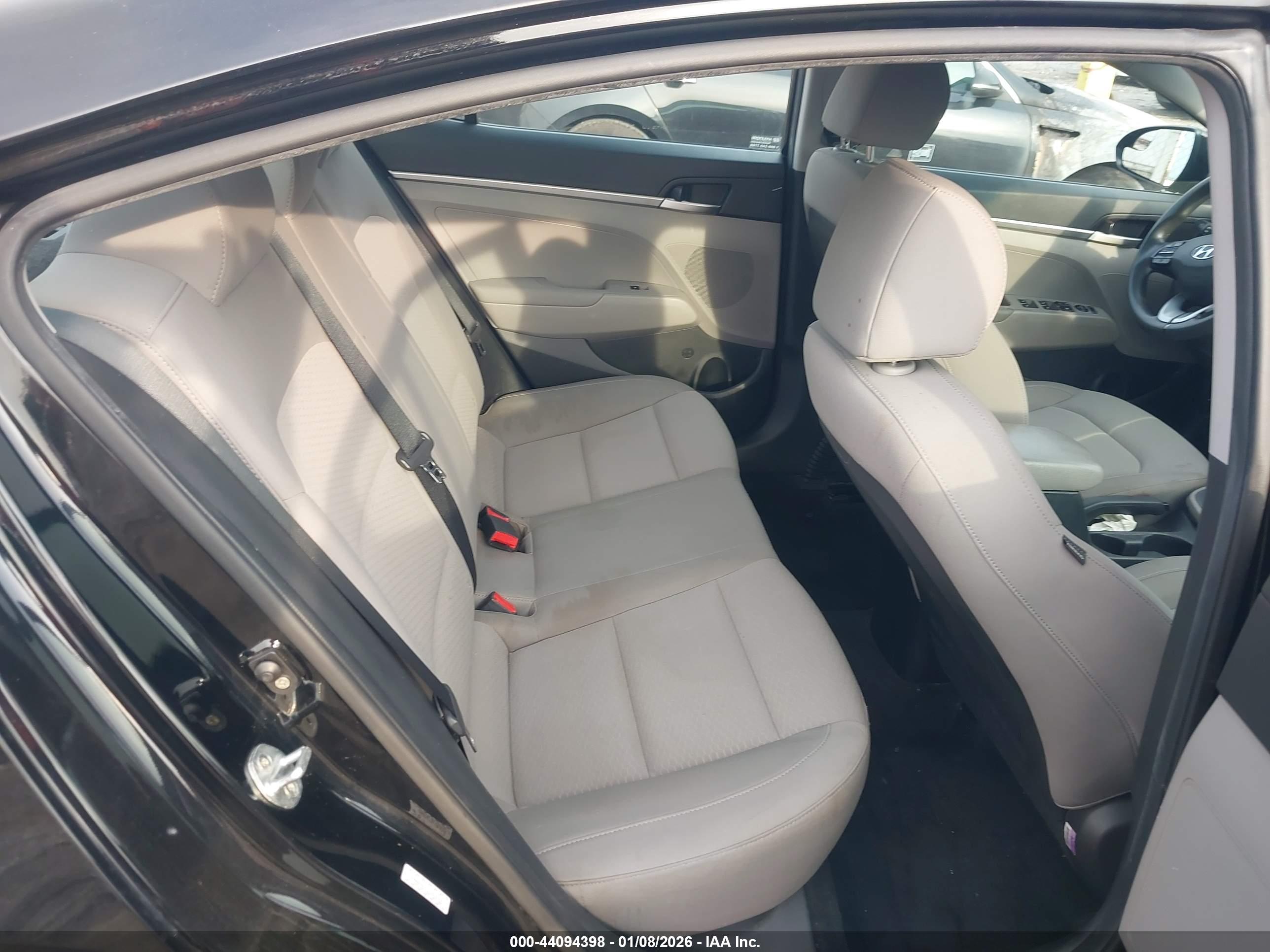 HYUNDAI ELANTRA image 8