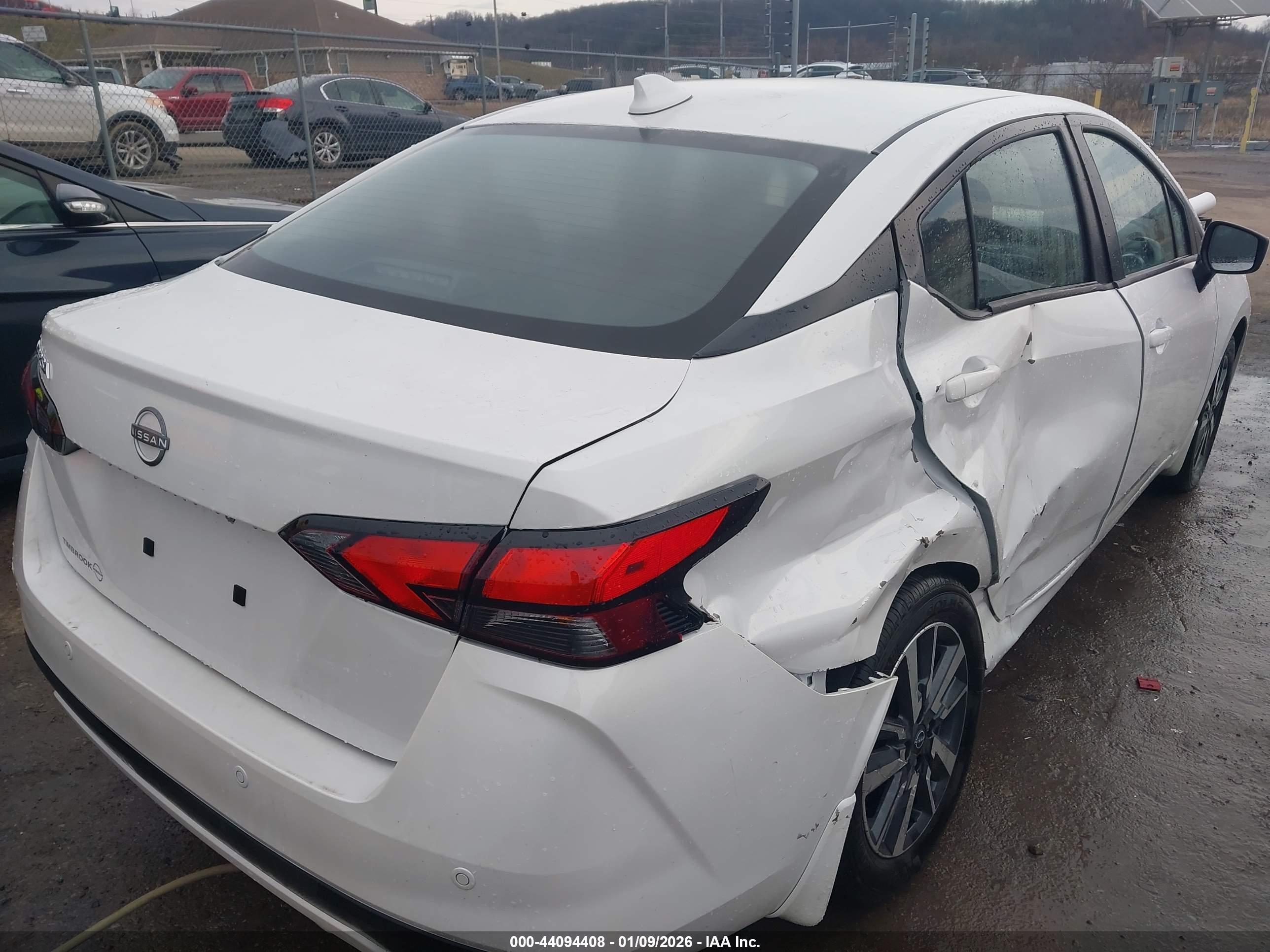 NISSAN VERSA image 4