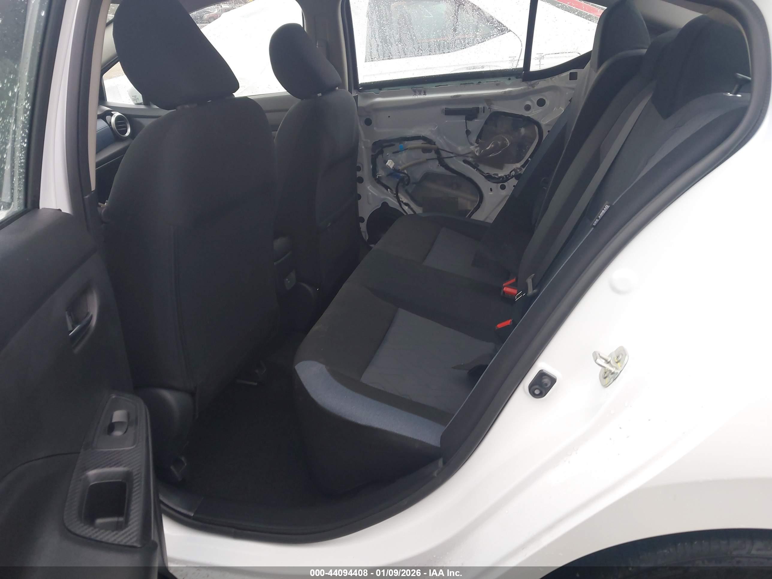 NISSAN VERSA image 8