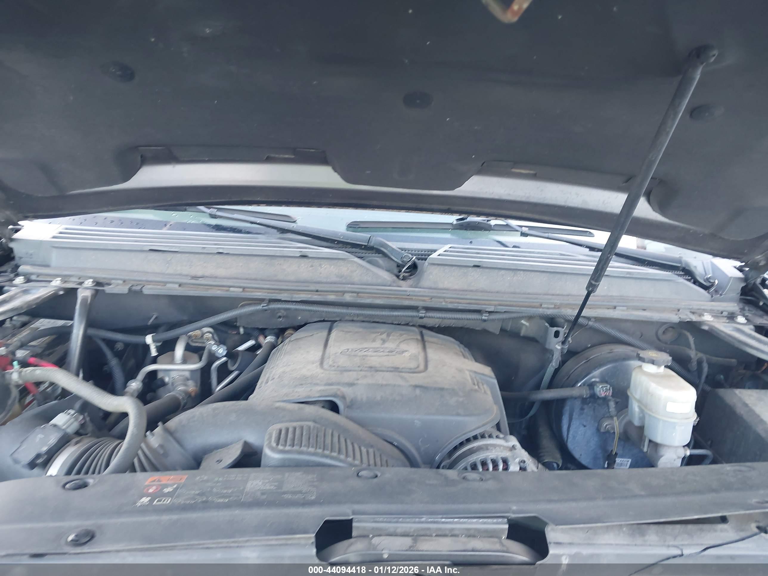 CHEVROLET SUBURBAN image 10