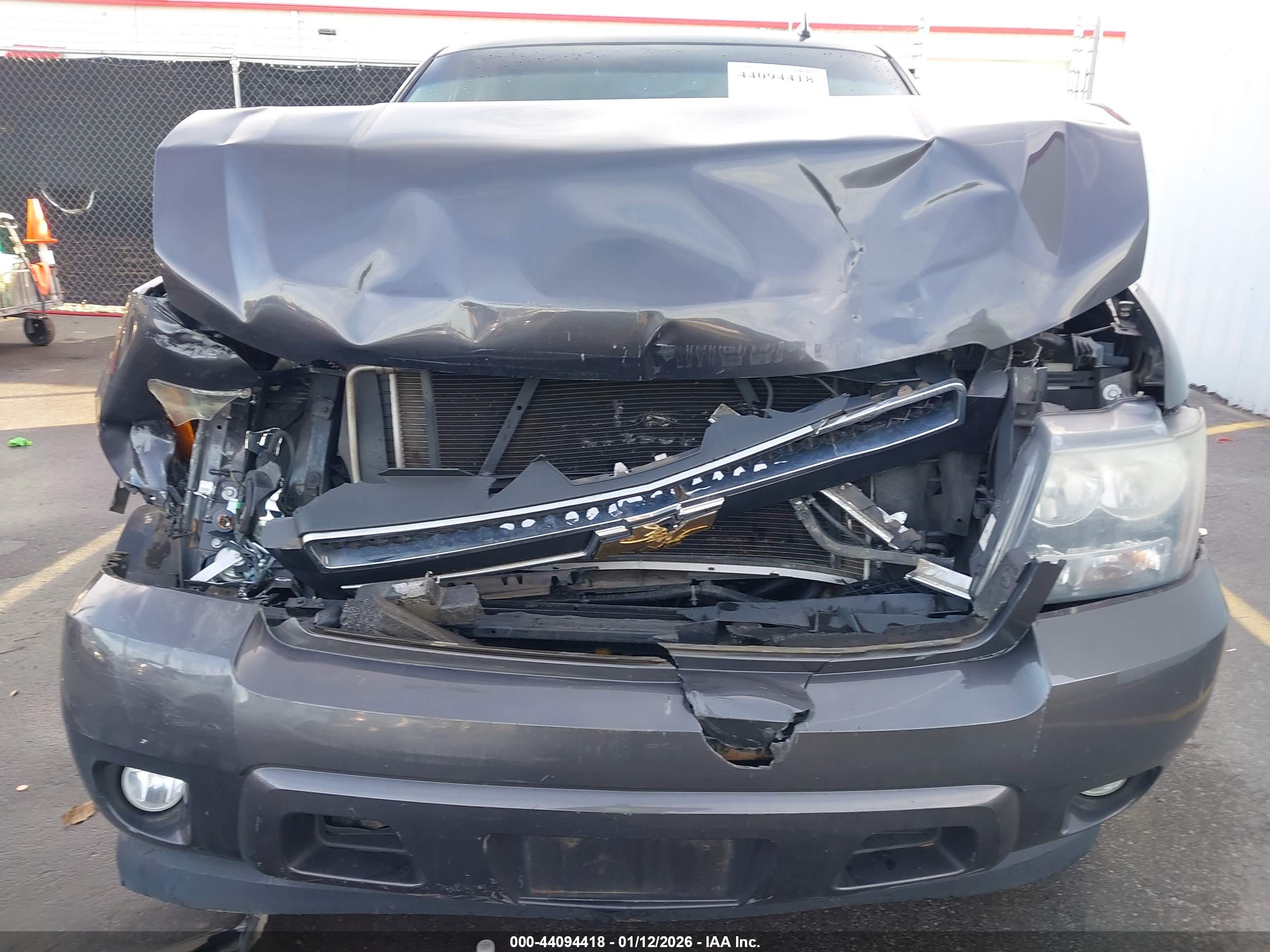 CHEVROLET SUBURBAN image 6