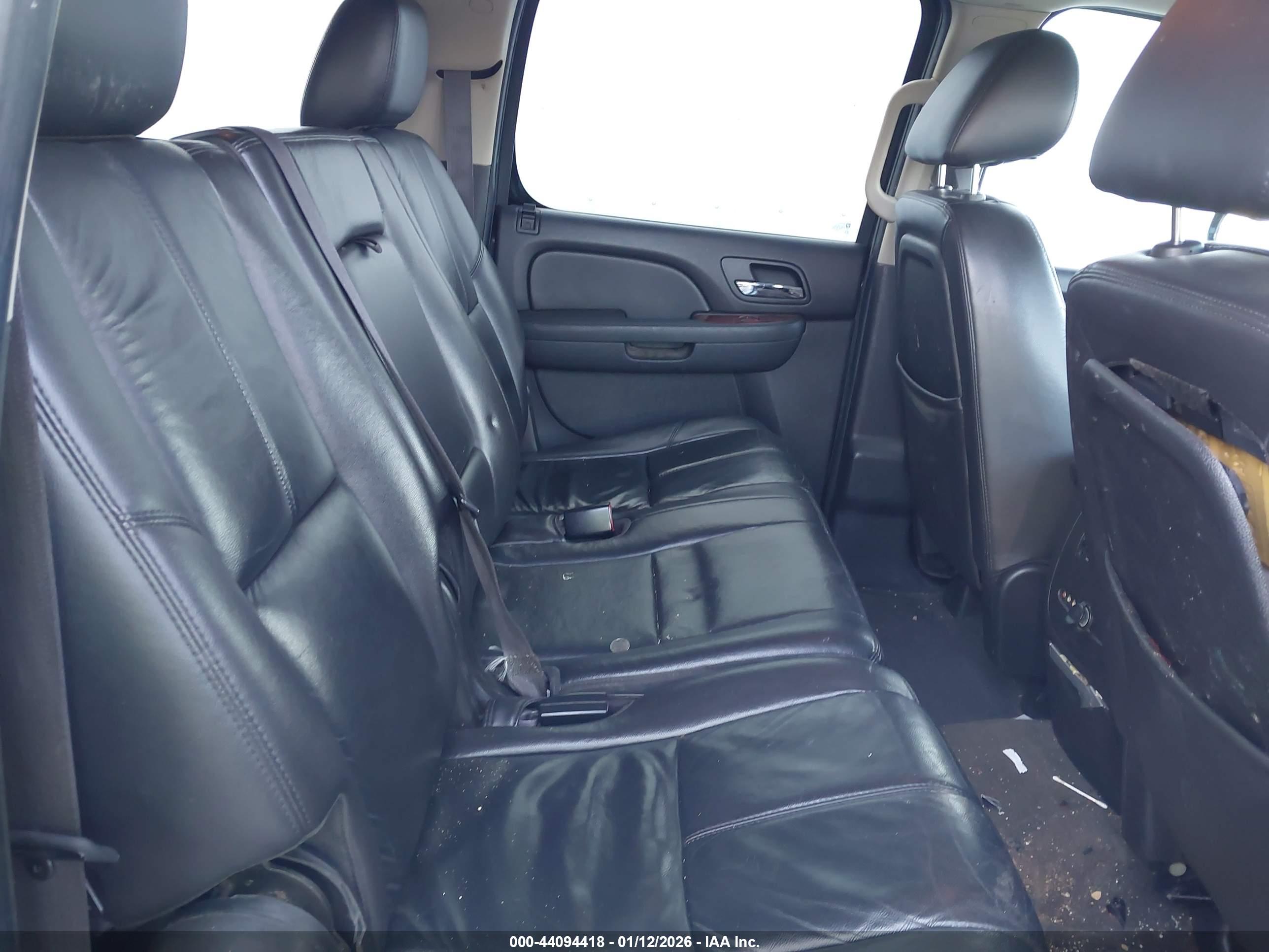 CHEVROLET SUBURBAN image 8