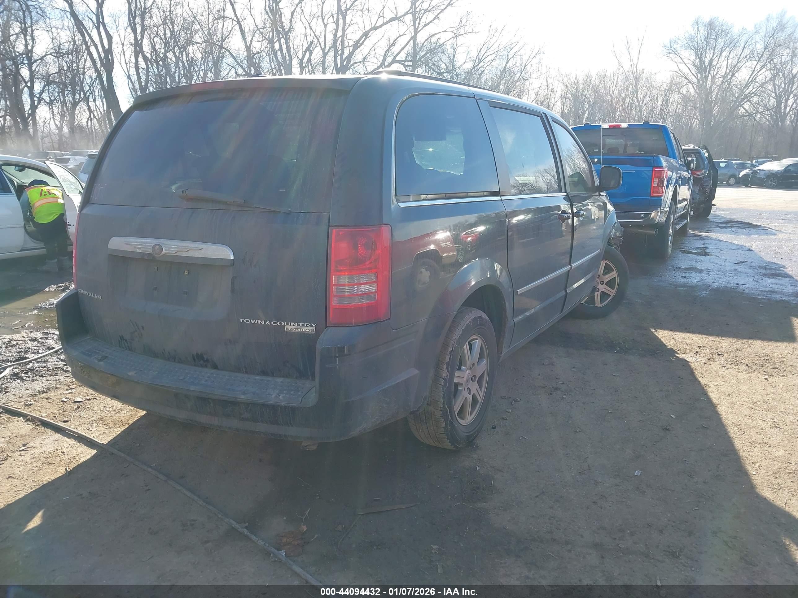 CHRYSLER TOWN image 4