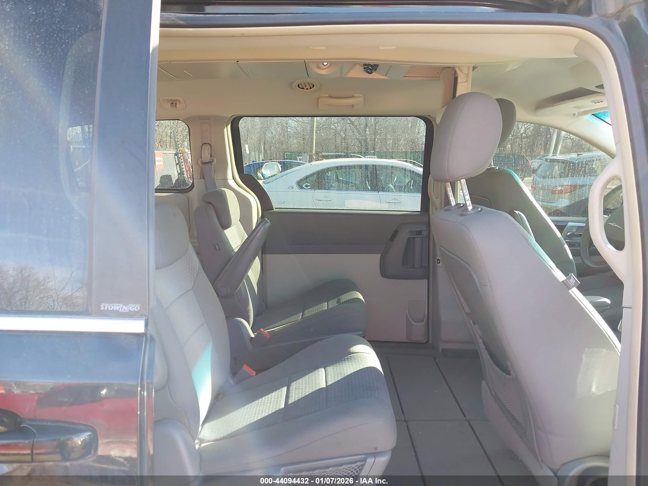 CHRYSLER TOWN image 8