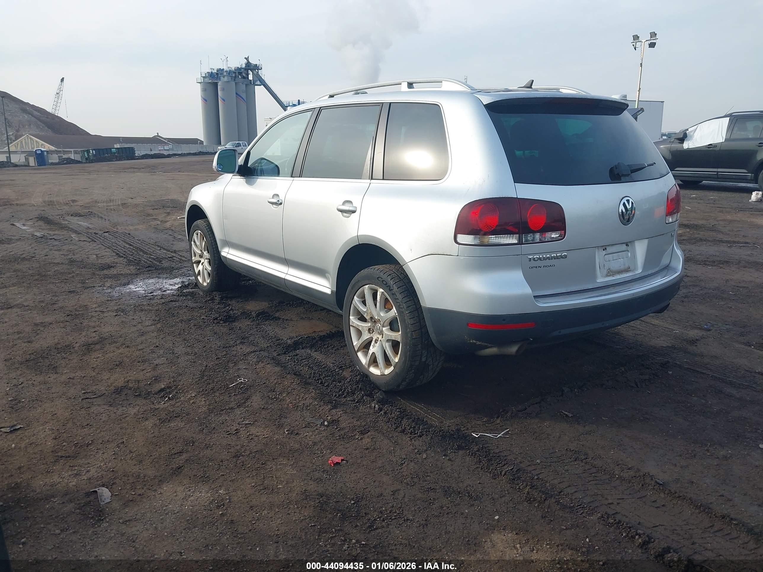 VOLKSWAGEN TOUAREG image 3