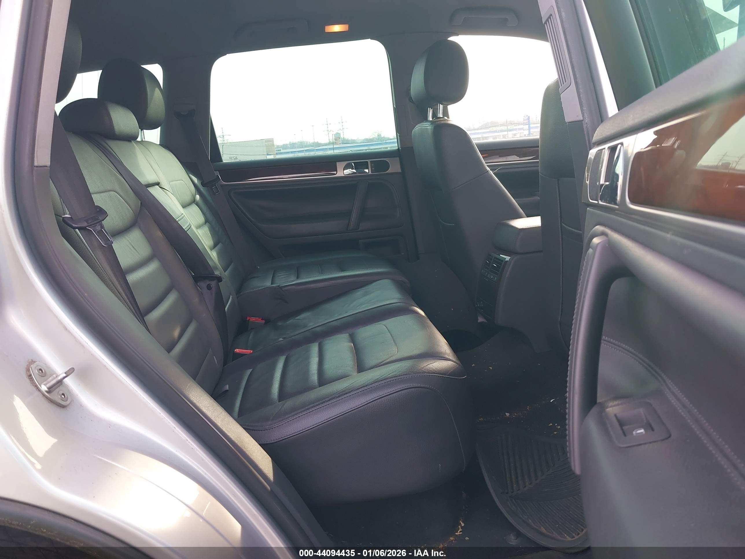 VOLKSWAGEN TOUAREG image 8