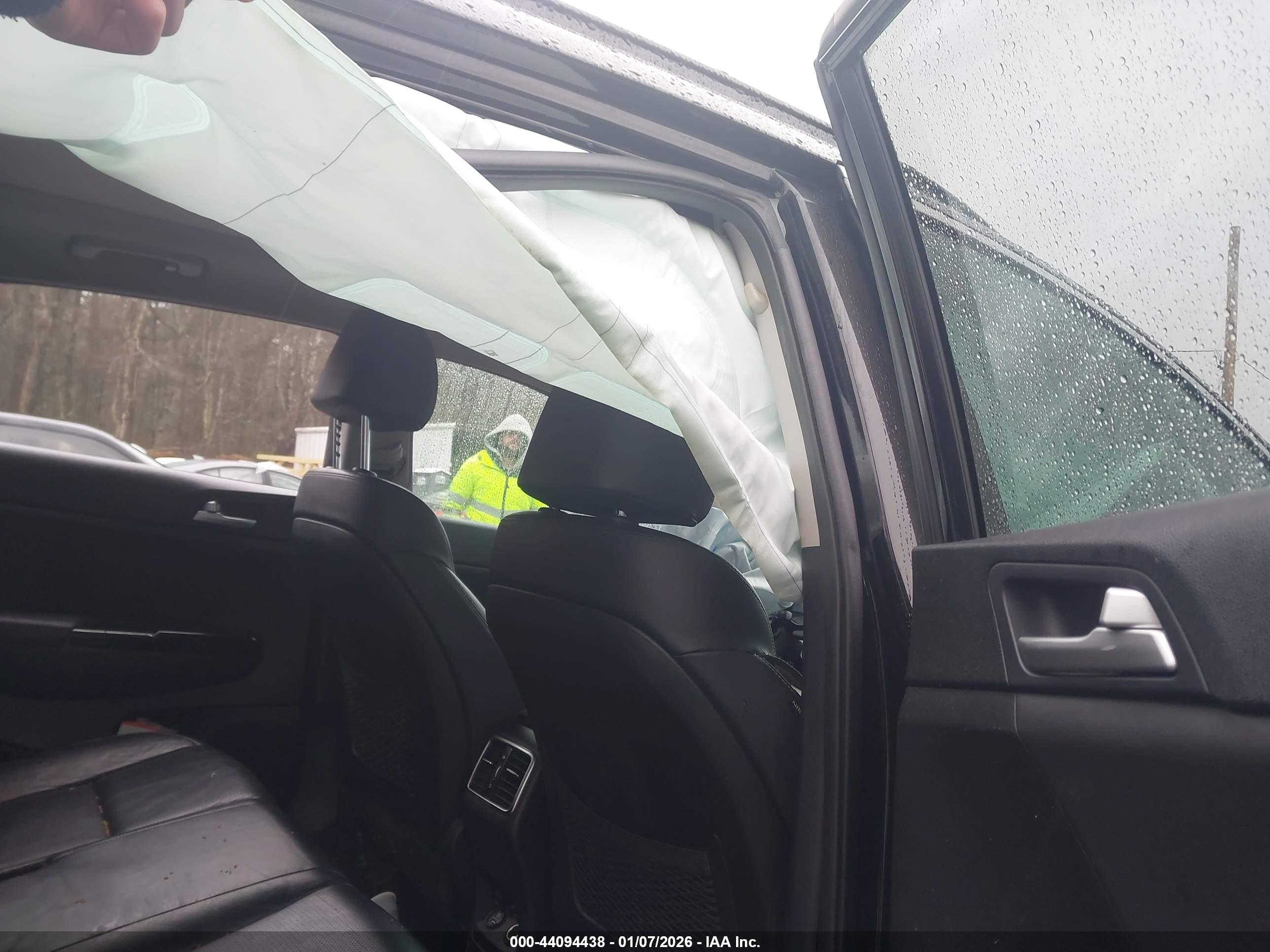 KIA SPORTAGE image 8