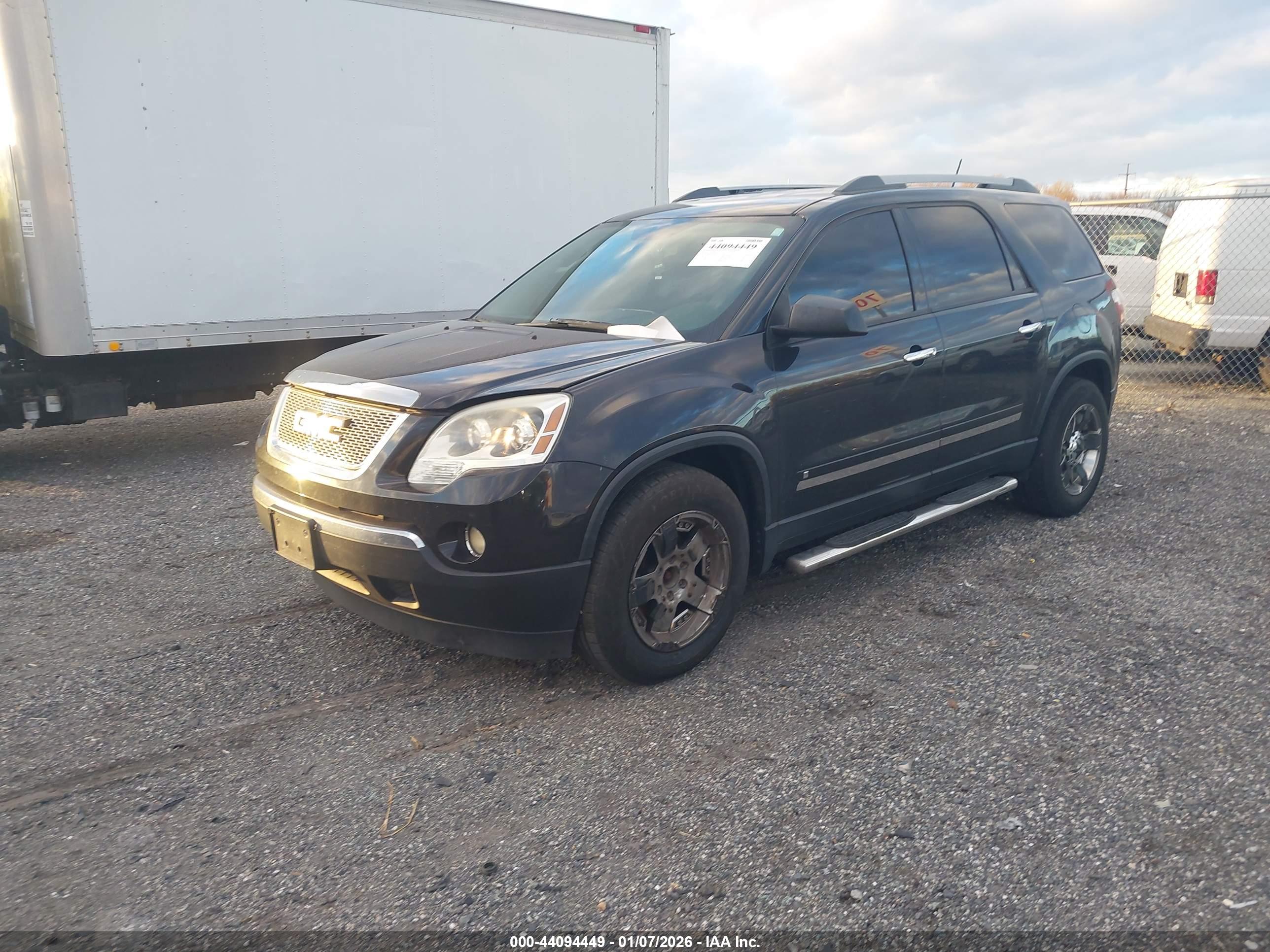 GMC ACADIA image 2
