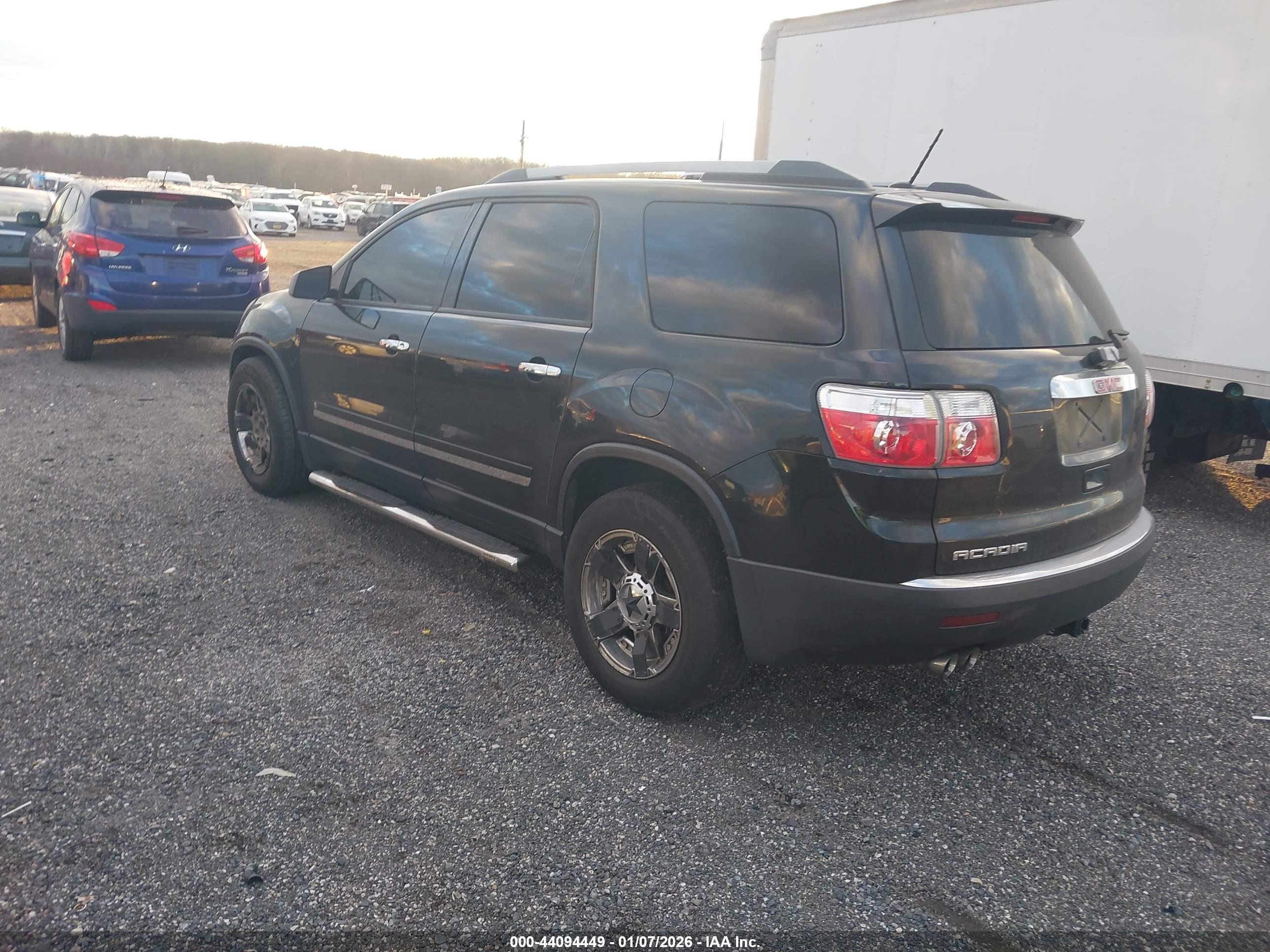GMC ACADIA image 3