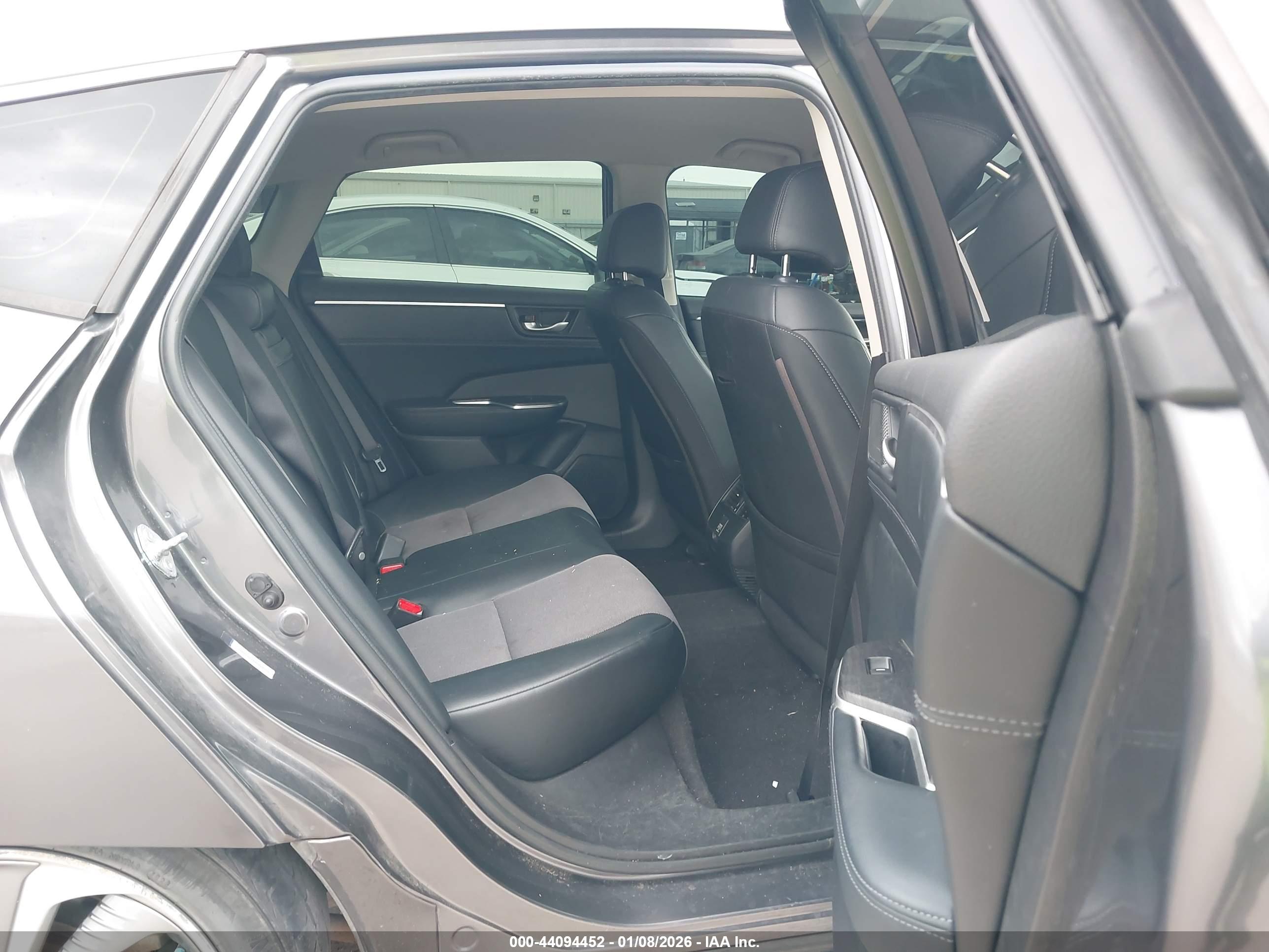 HONDA CLARITY image 8