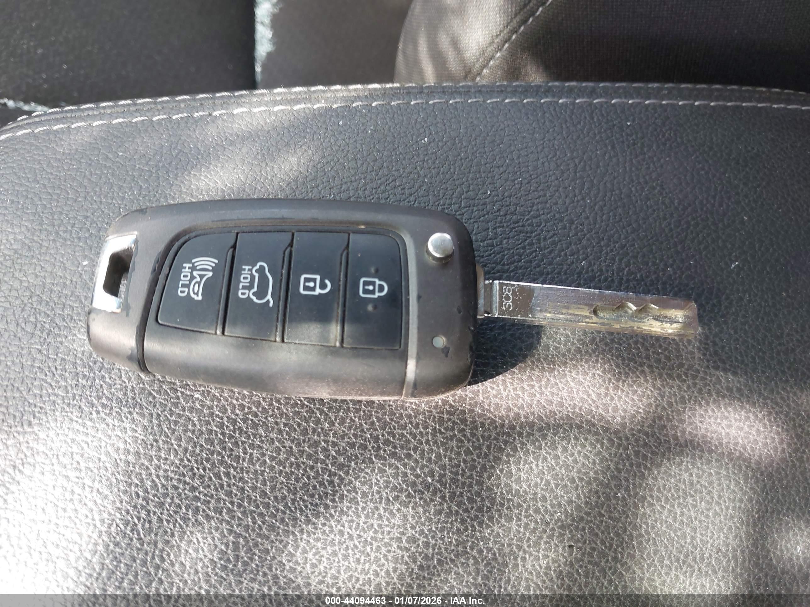 HYUNDAI ELANTRA image 11