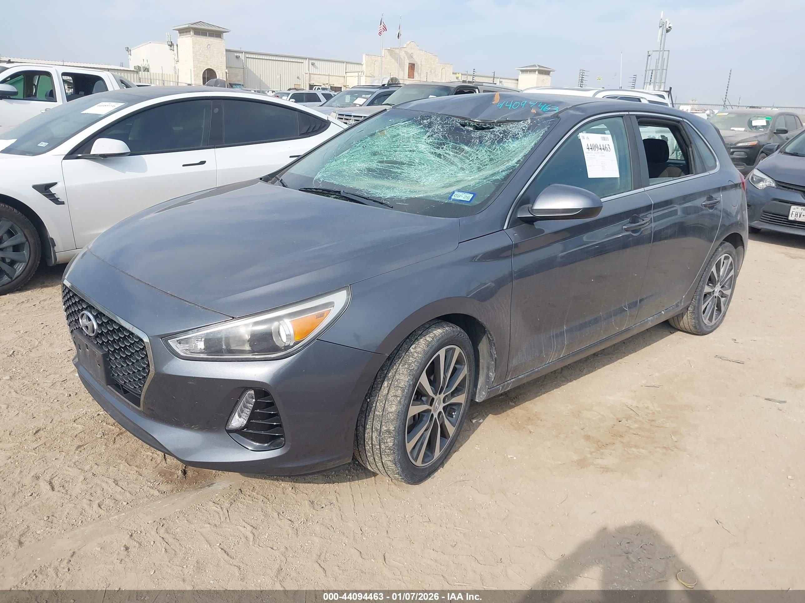 HYUNDAI ELANTRA image 2