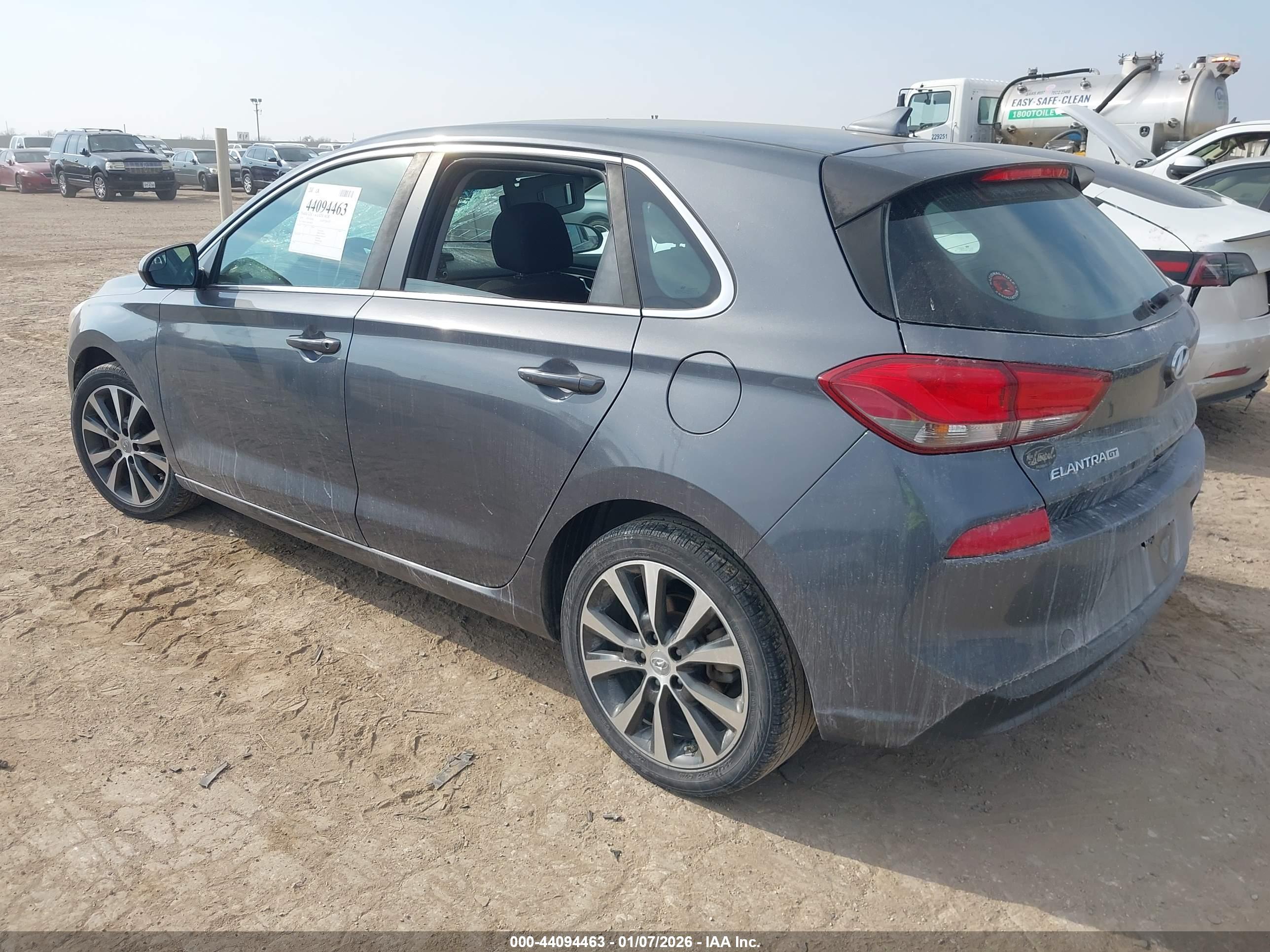 HYUNDAI ELANTRA image 3