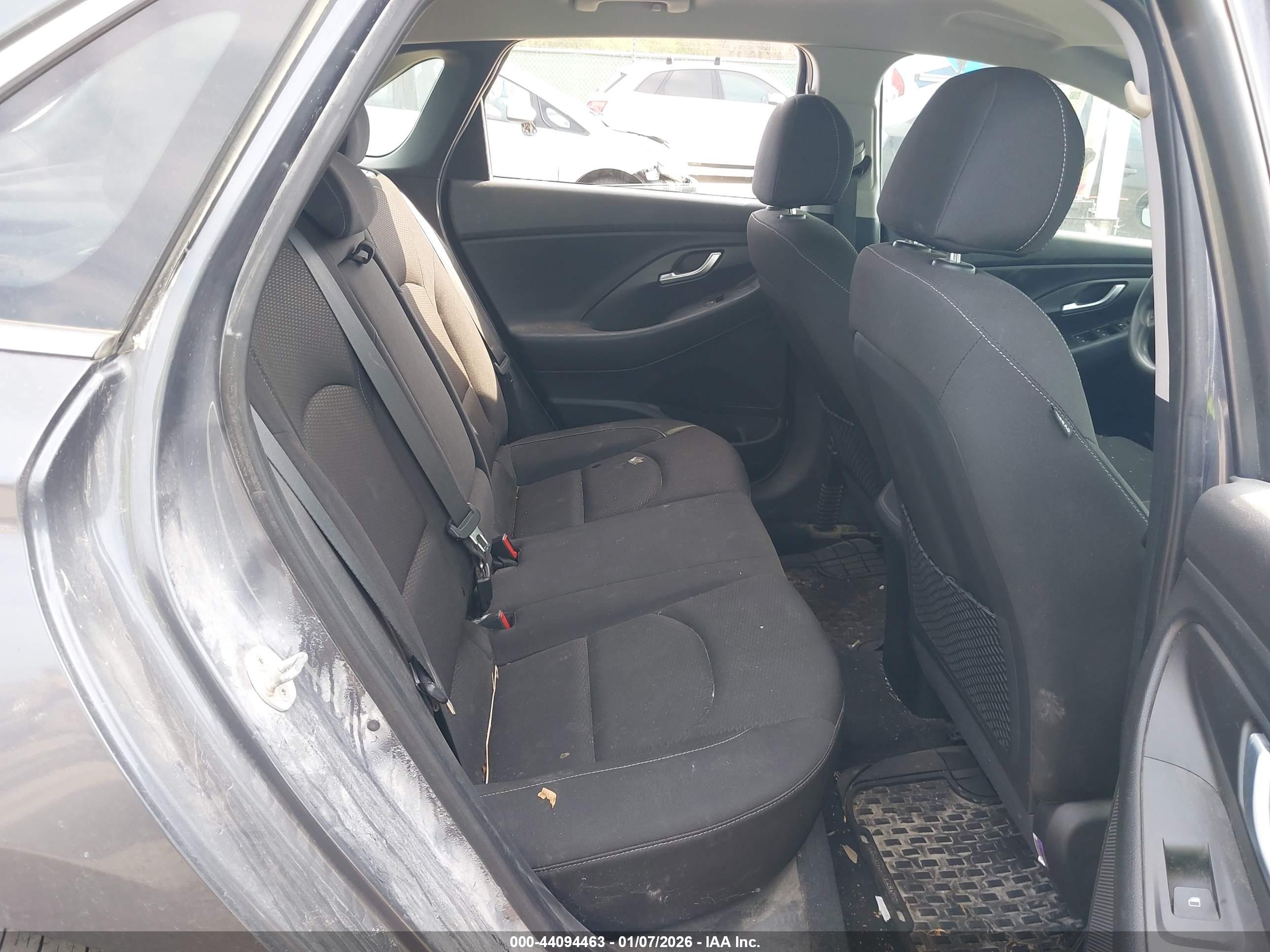 HYUNDAI ELANTRA image 8