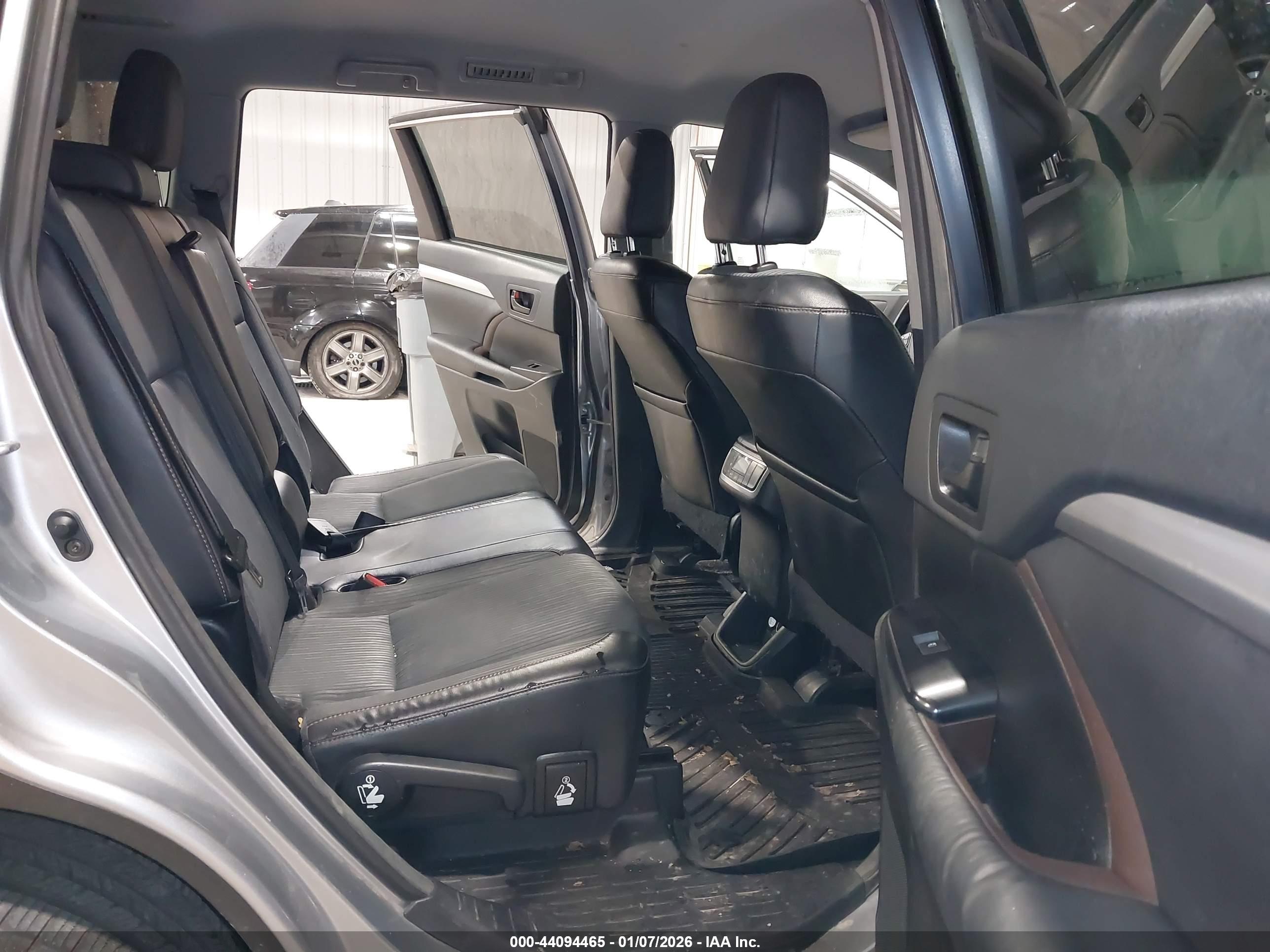 TOYOTA HIGHLANDER image 8