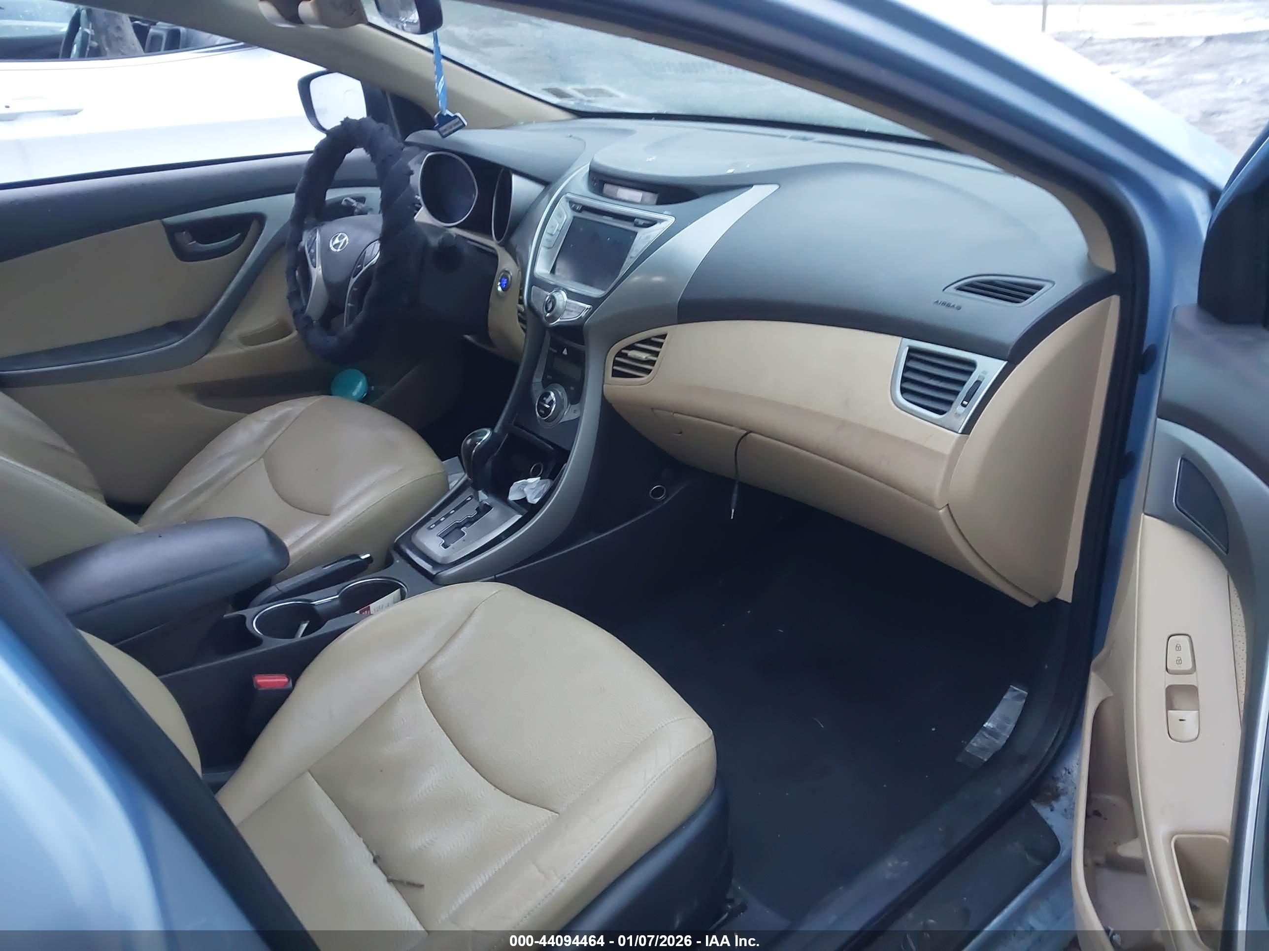 HYUNDAI ELANTRA image 5