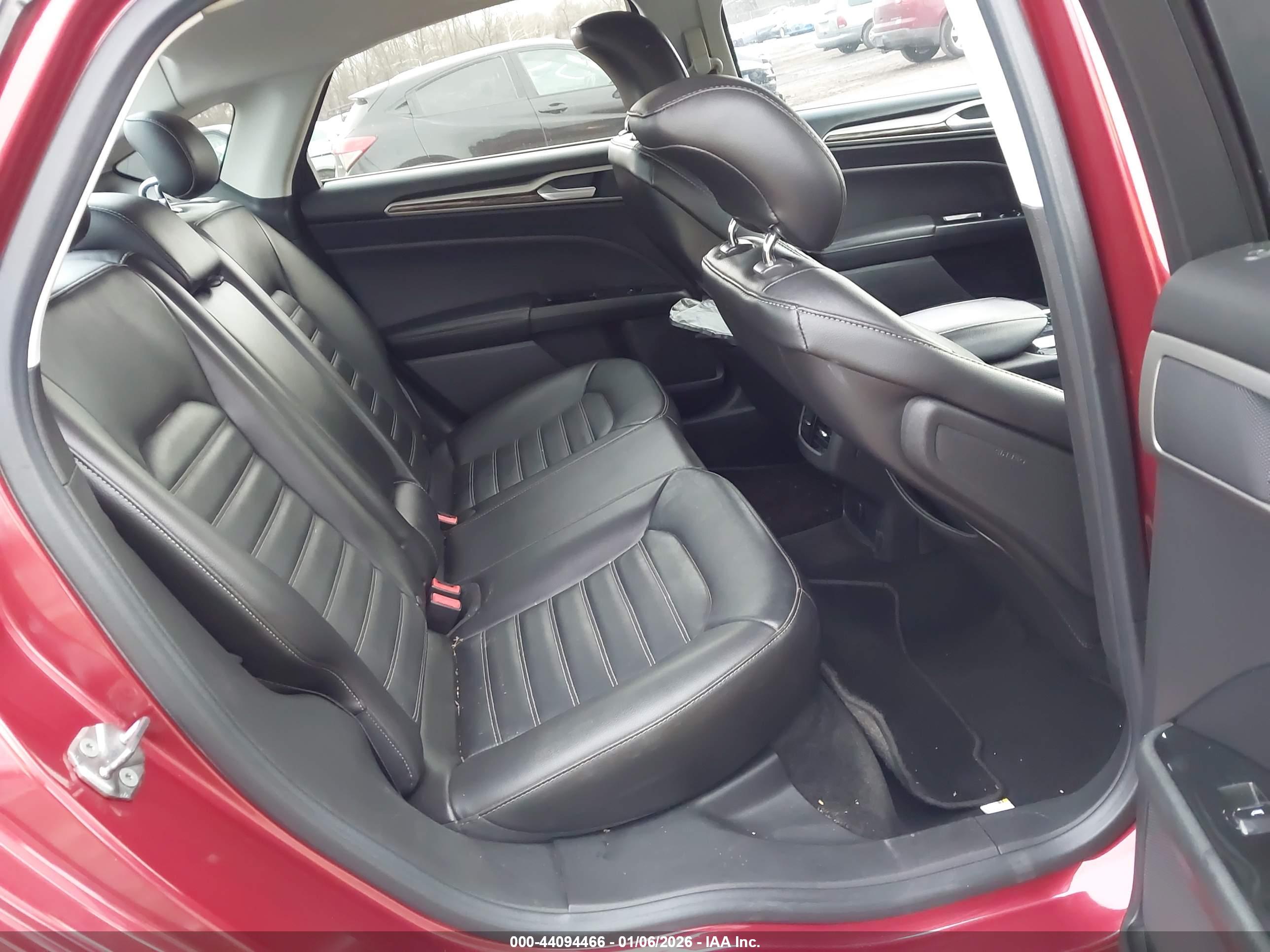 FORD FUSION image 8